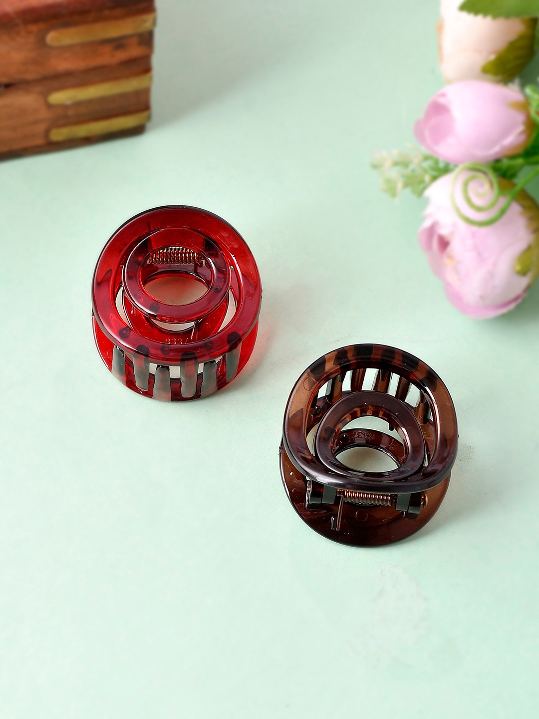 

Silvermerc Designs Women Red & Brown Set of 2 Claw Clip