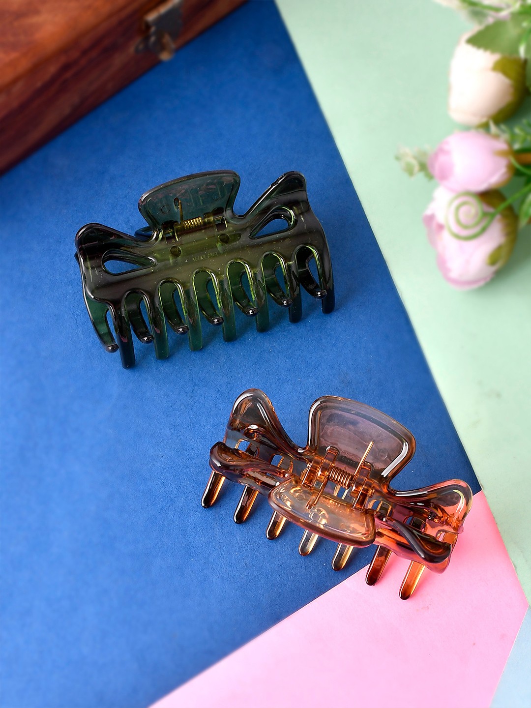 

Silvermerc Designs Women Green & Red Set of 2 Claw Clip