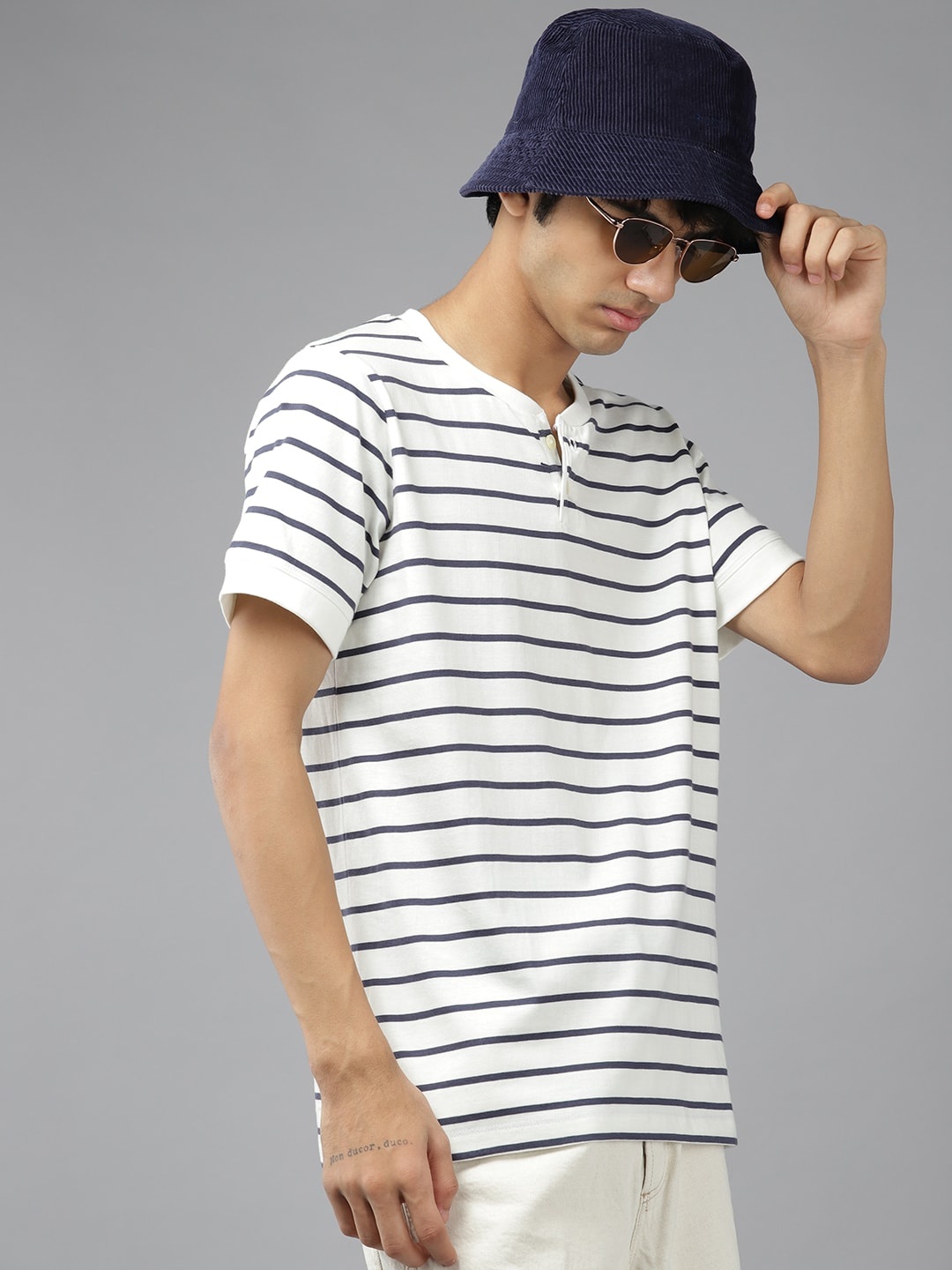 

UTH by Roadster Boys White & Navy Blue Striped Pure Cotton Henley Neck T-shirt