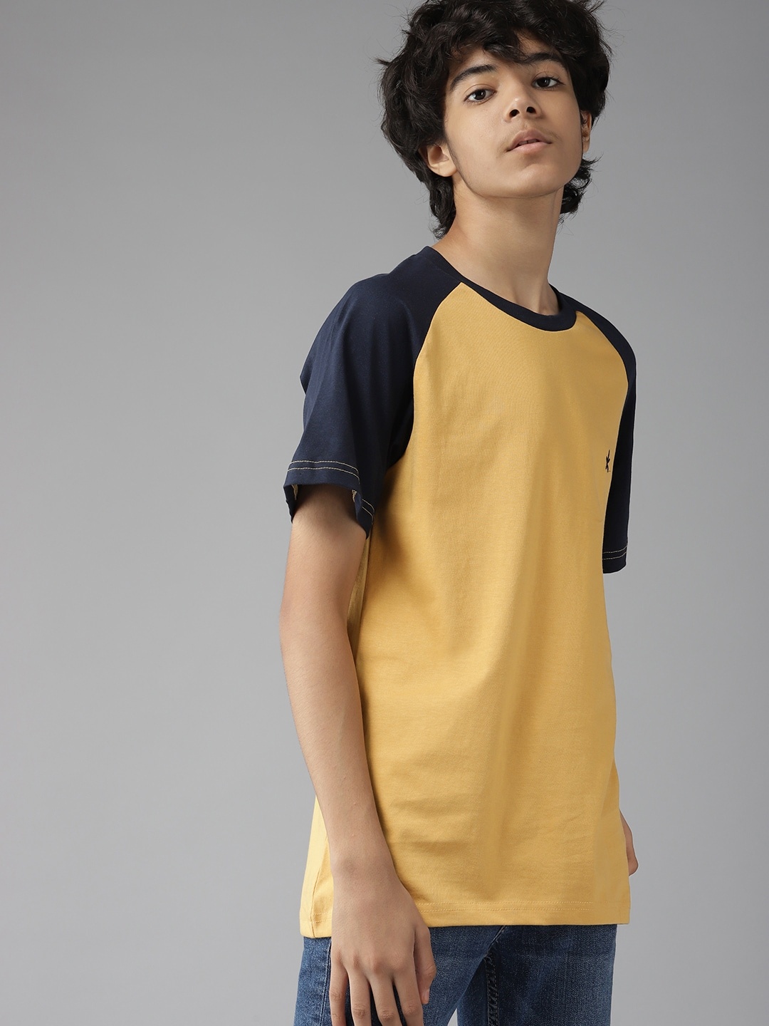 

UTH by Roadster Boys Yellow & Navy Blue Solid Pure Cotton T-shirt