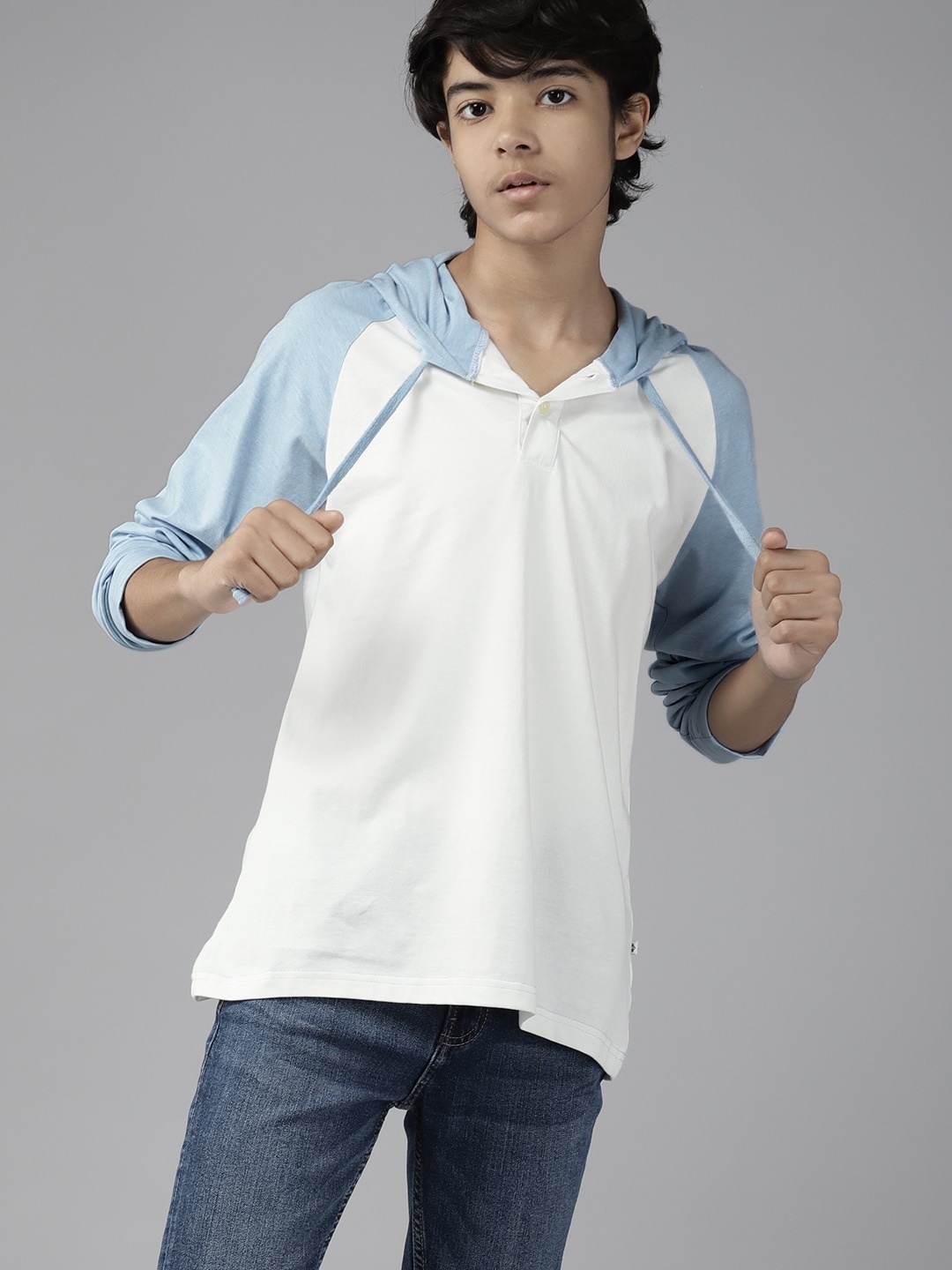

UTH by Roadster Boys White & Blue Solid Pure Cotton Hooded T-shirt