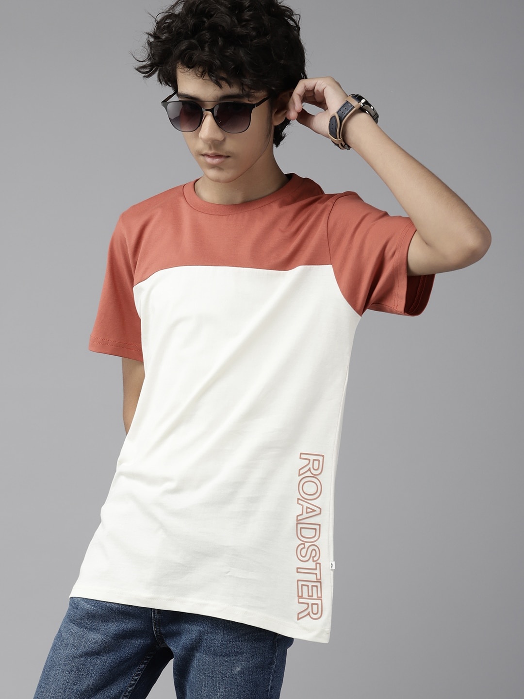 

UTH by Roadster Boys Cream-Coloured & Peach-Coloured Brand Logo Print Cotton Tshirt