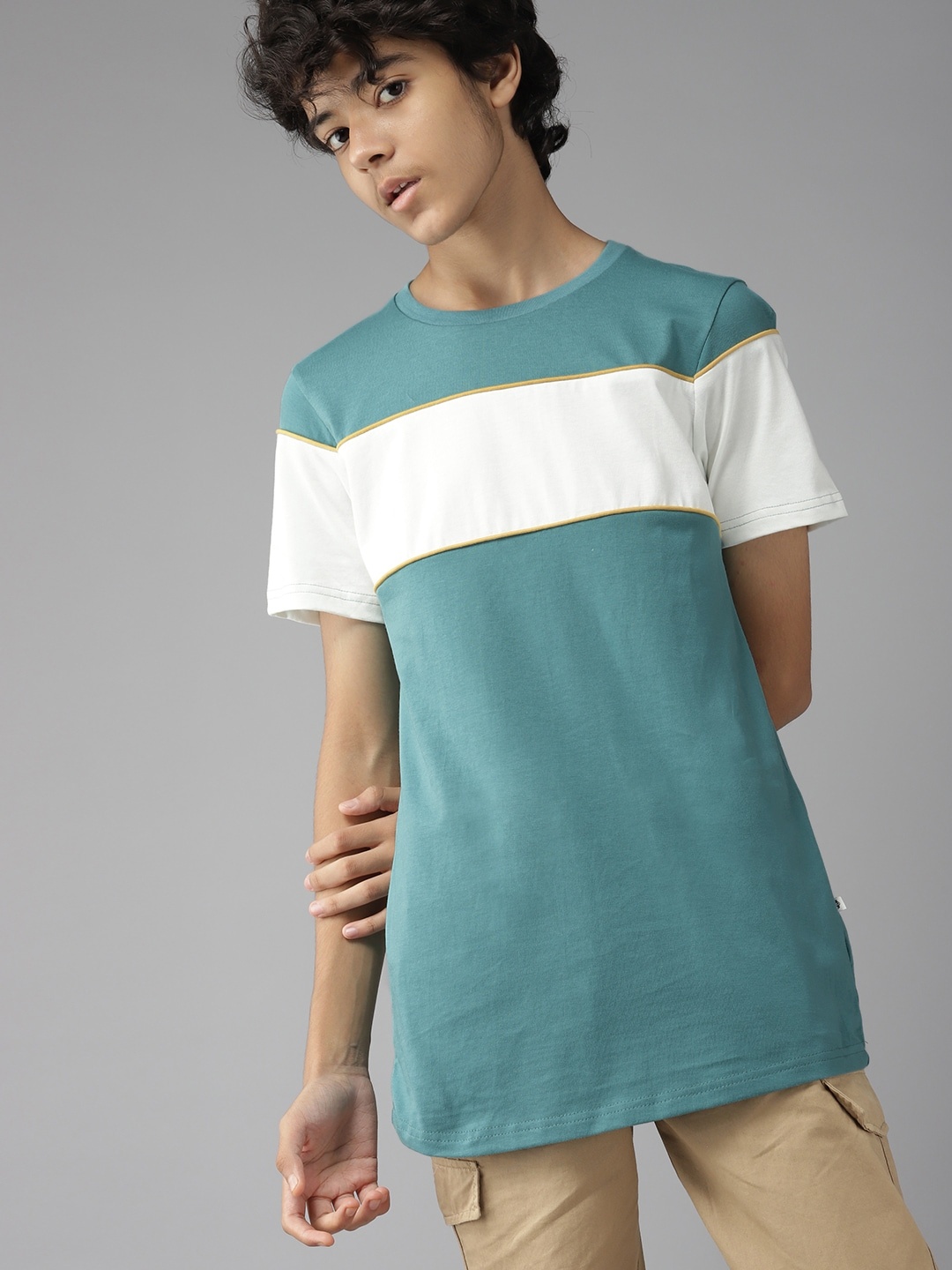 

UTH by Roadster Boys Blue & White Pure Cotton Colourblocked T-shirt