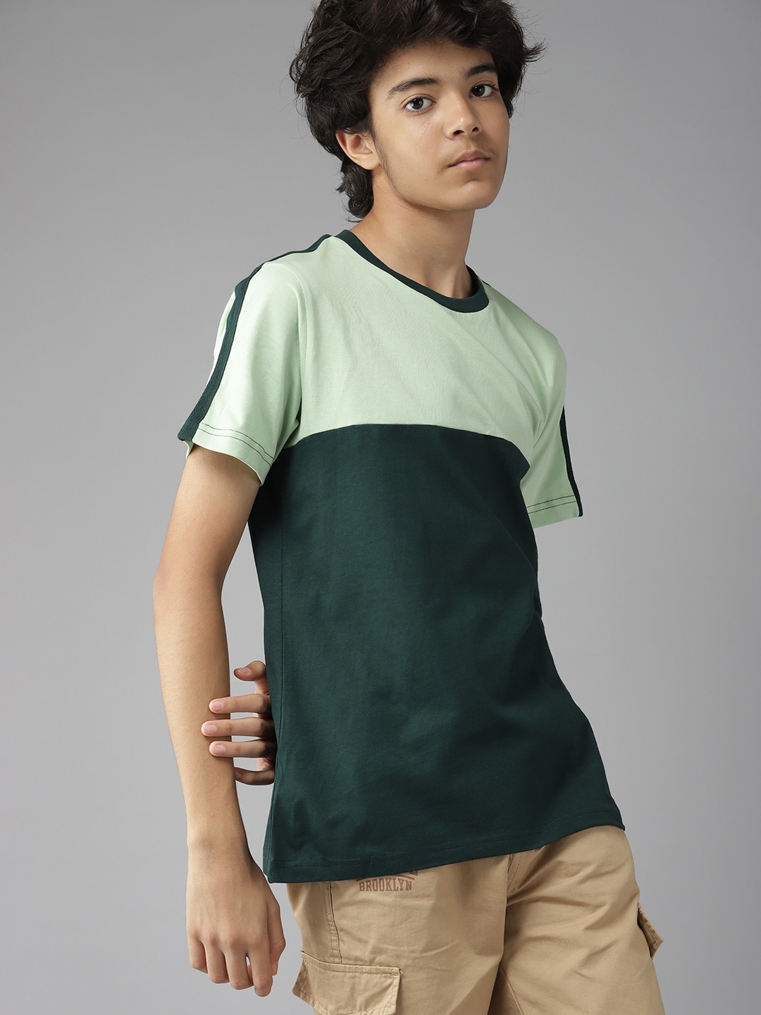 

UTH by Roadster Boys Green Pure Cotton Colourblocked T-shirt