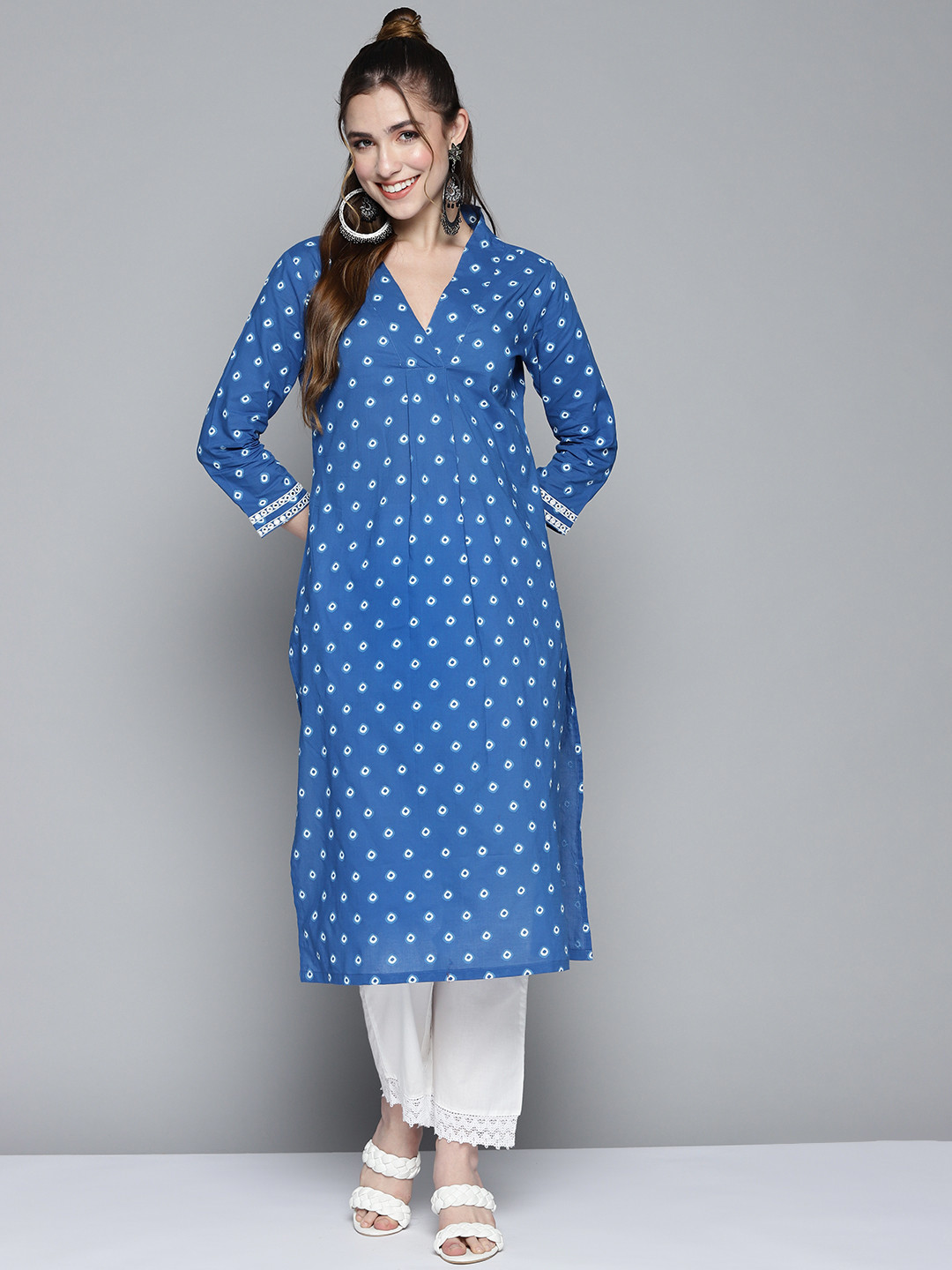 

HERE&NOW Women Blue & White Bandhani Printed Mirror Work Kurta