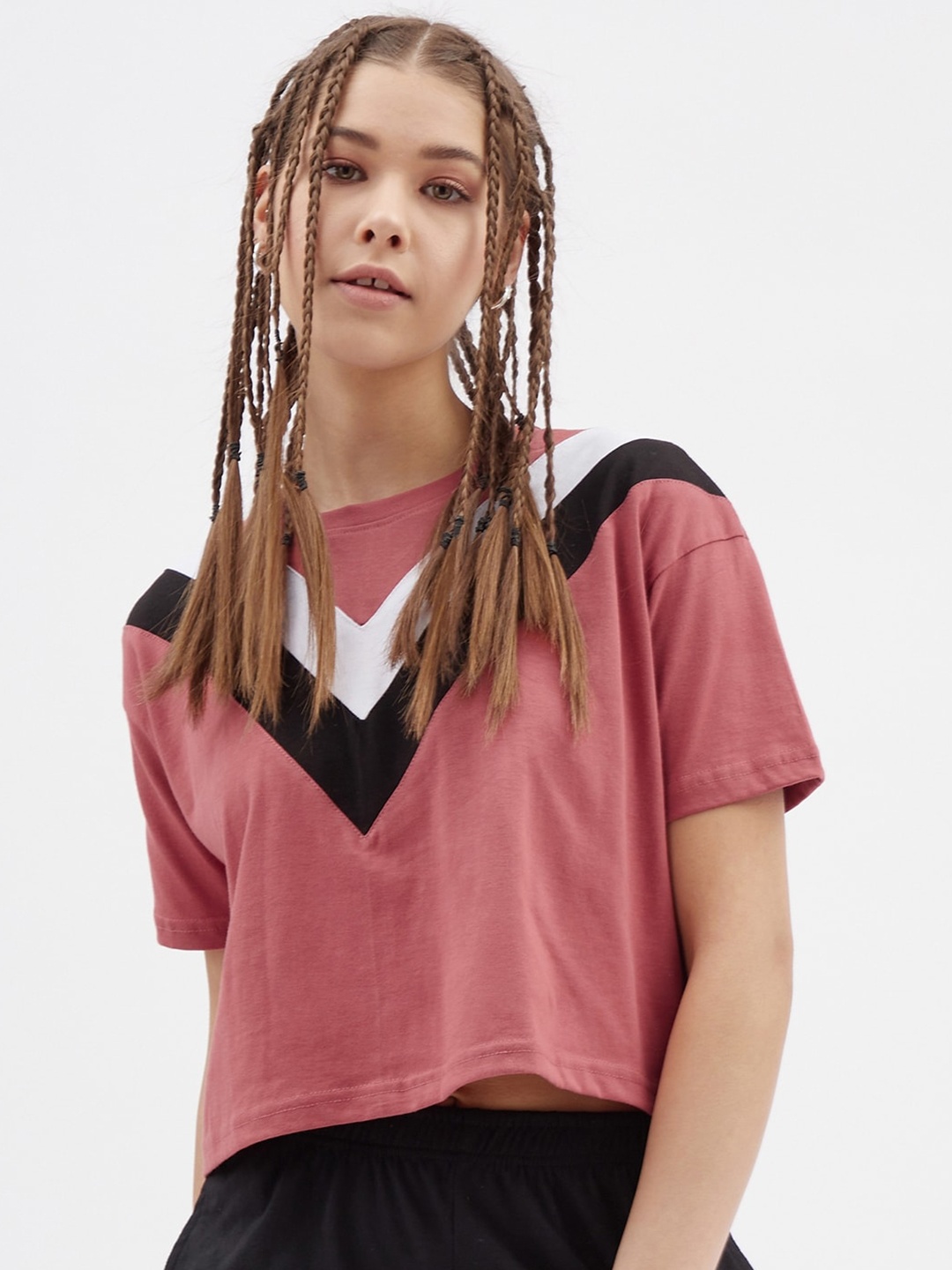 

Rodzen Women Rose & Black Printed T-shirt