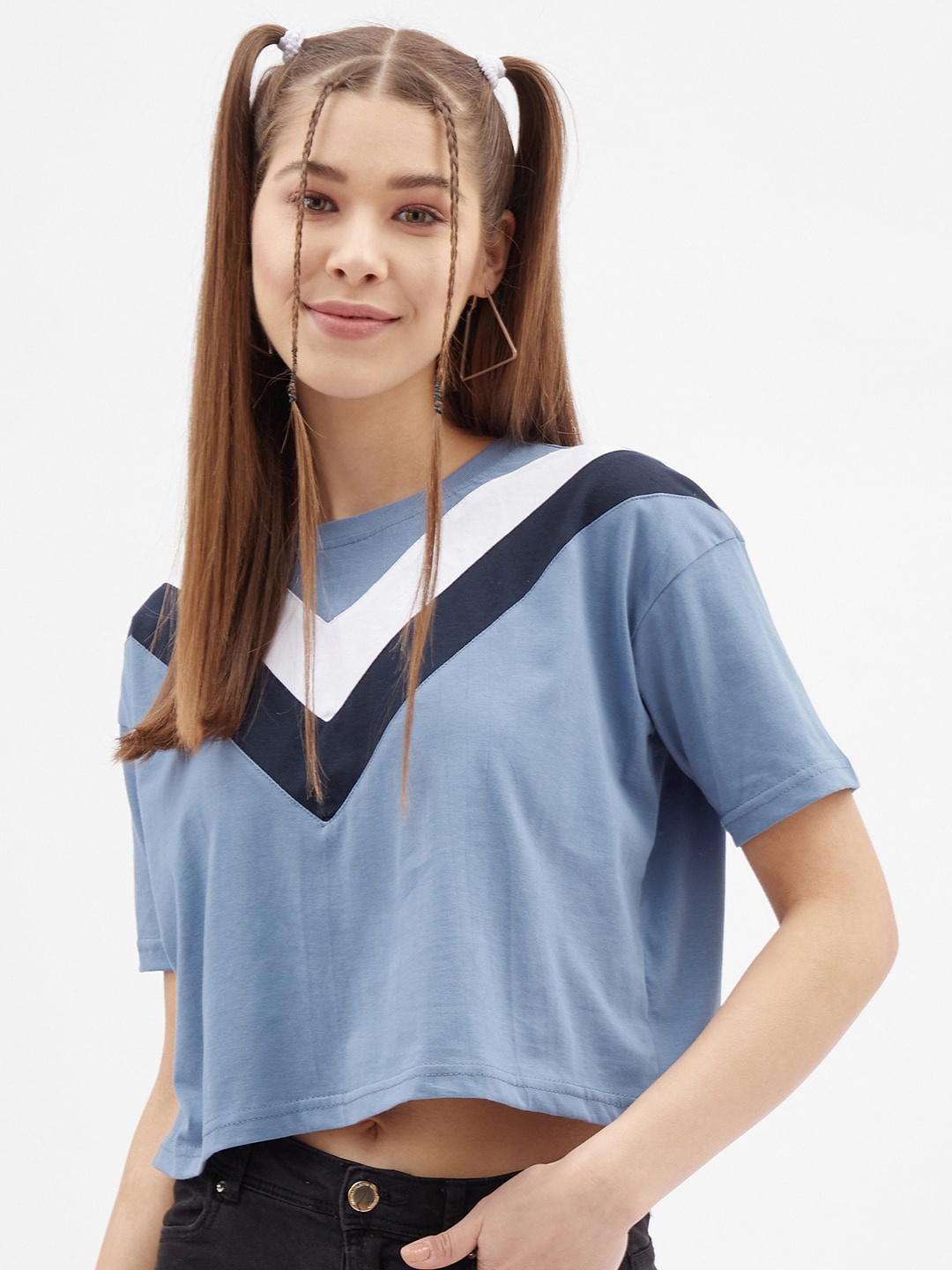 

Rodzen Women Blue & White Printed Cotton Crop T-shirt