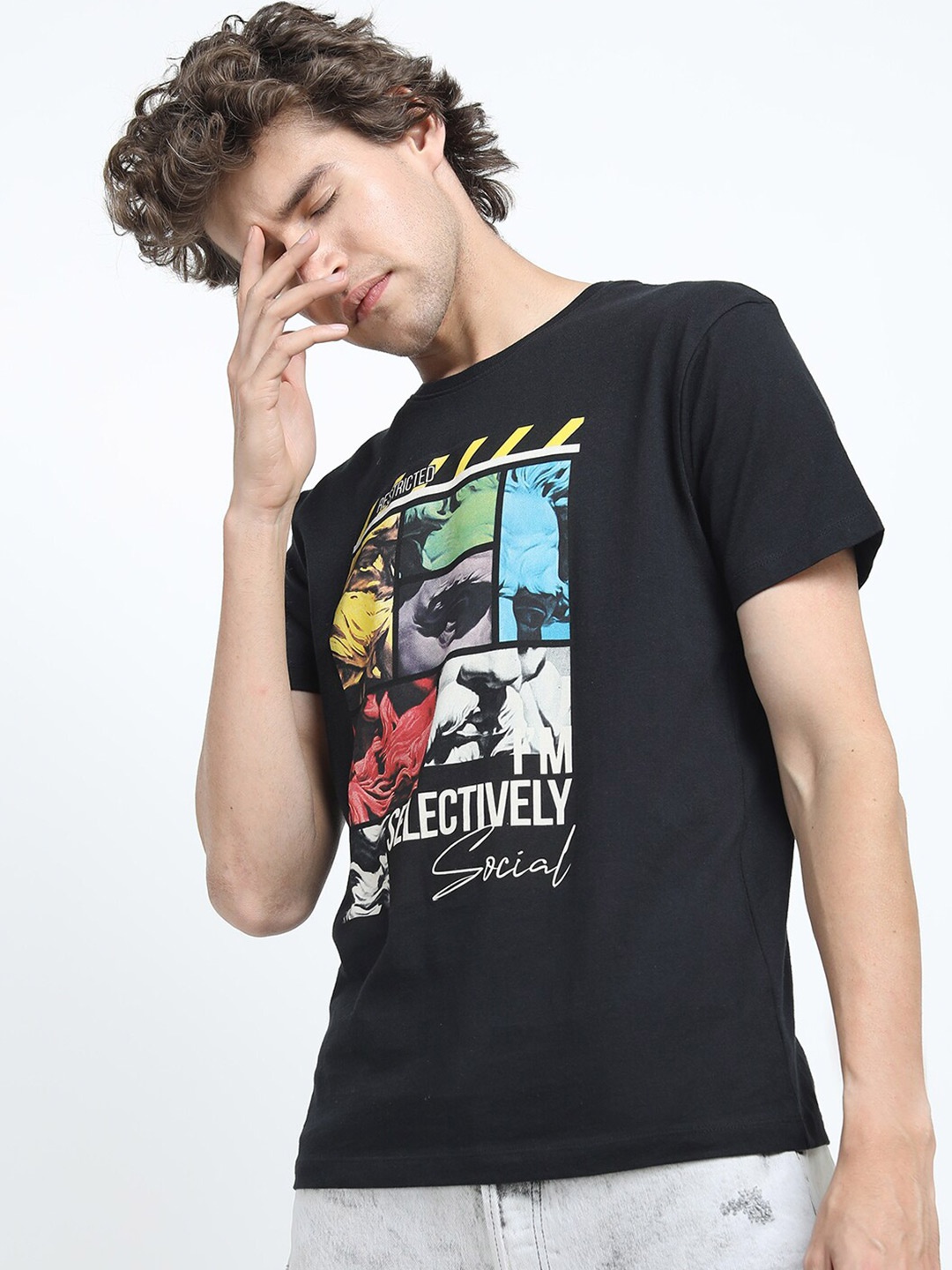 

HIGHLANDER Men Black Printed Applique Slim Fit T-shirt