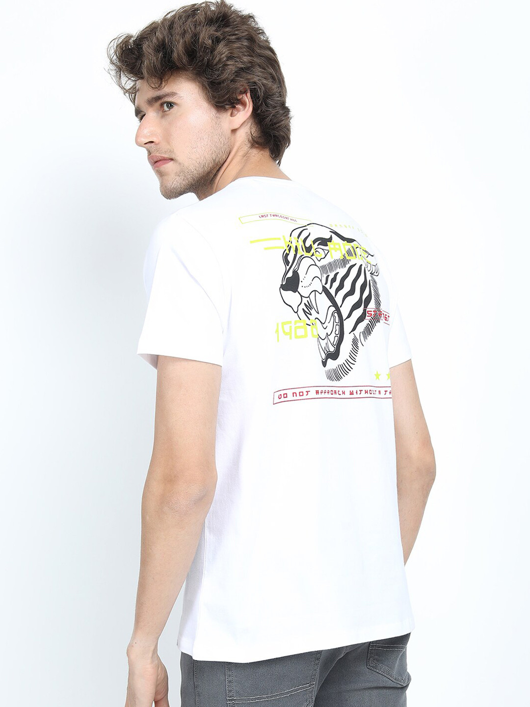 

HIGHLANDER Men White Printed Slim Fit Cotton T-shirt