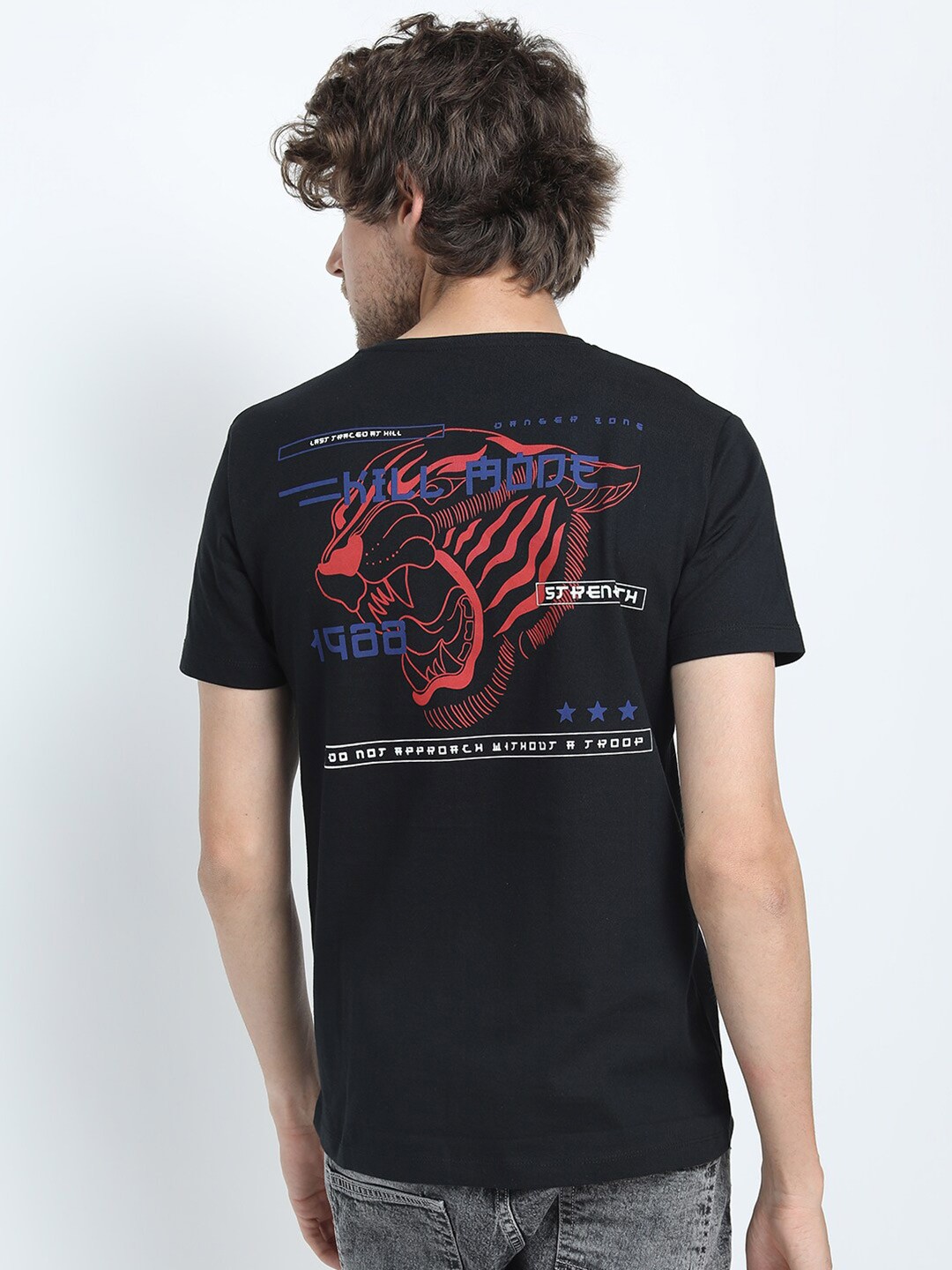 

HIGHLANDER Men Black Printed Raw Edge Slim Fit T-shirt