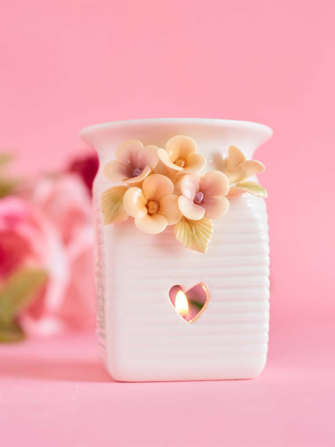 

THEDECORKART White & Yellow Textured Carnation Vase Tea-Light Holder
