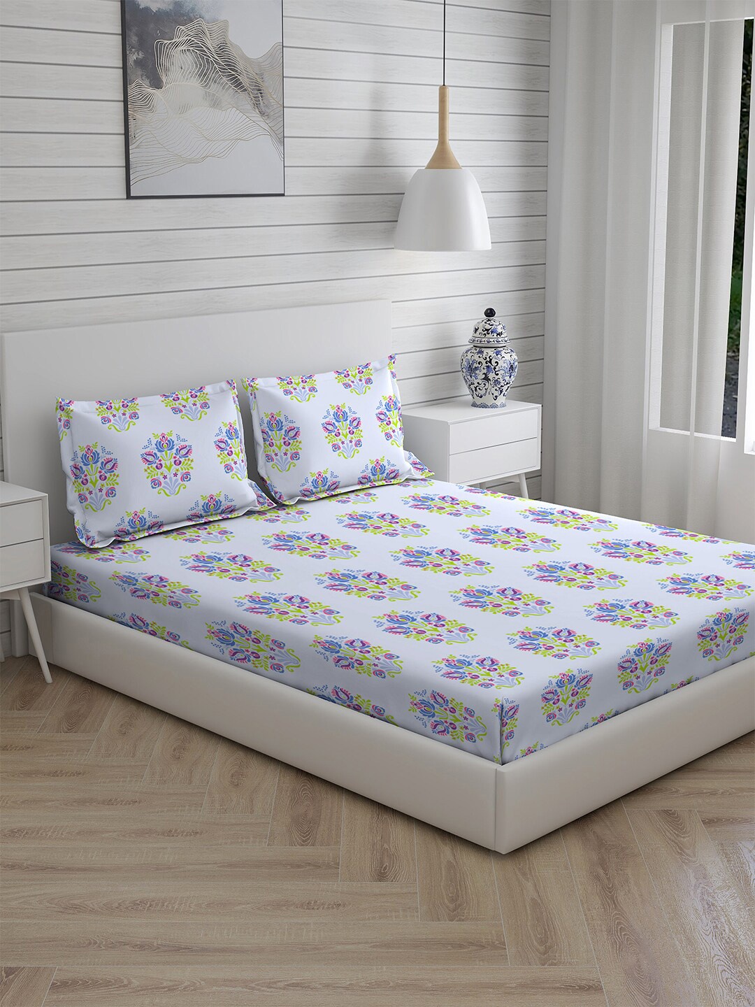 

Layers Blue & Blue Ethnic Motifs 144 TC King Bedsheet with 2 Pillow Covers