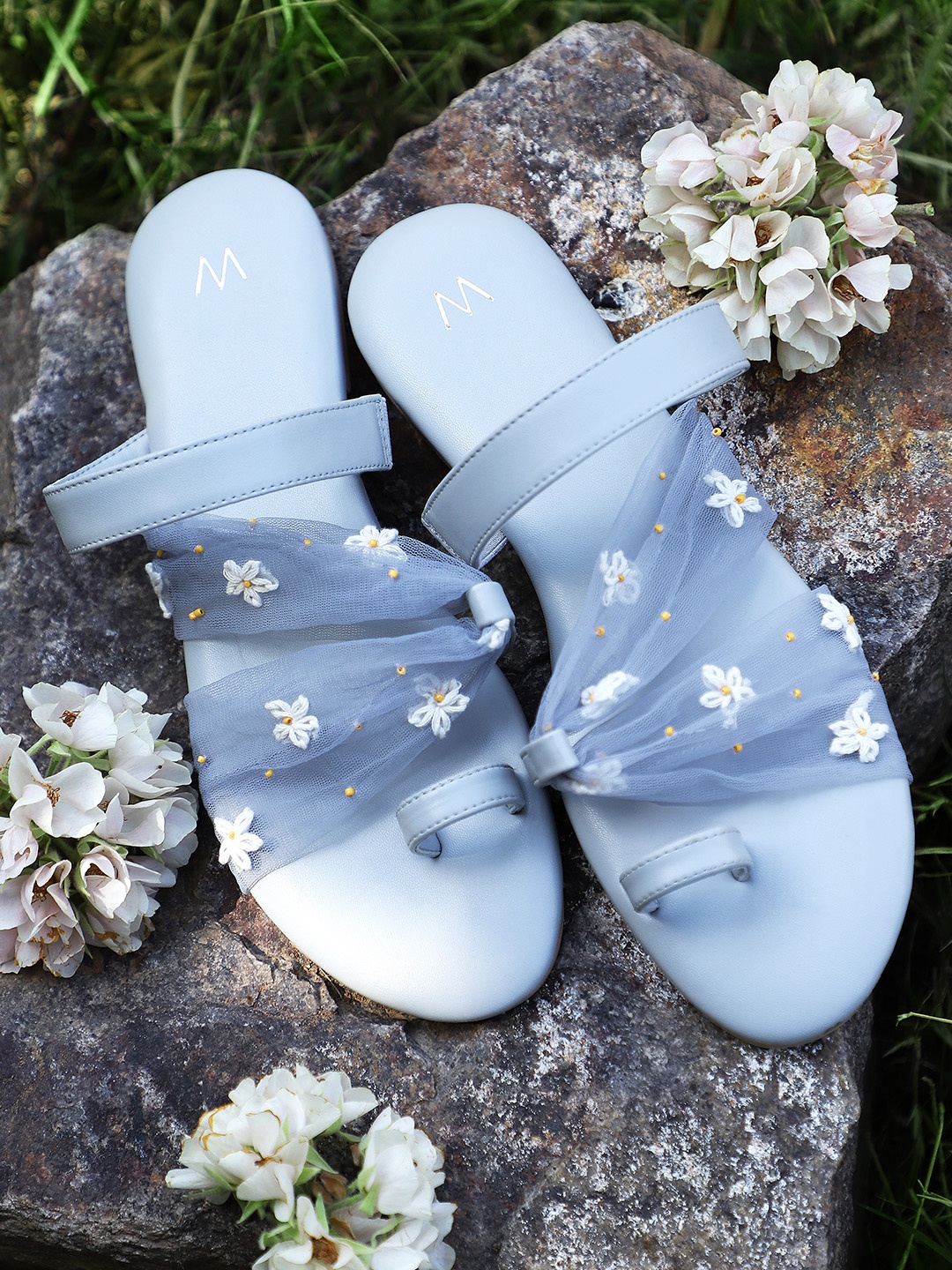 

W Women Grey Embellished Ethnic One Toe Flats