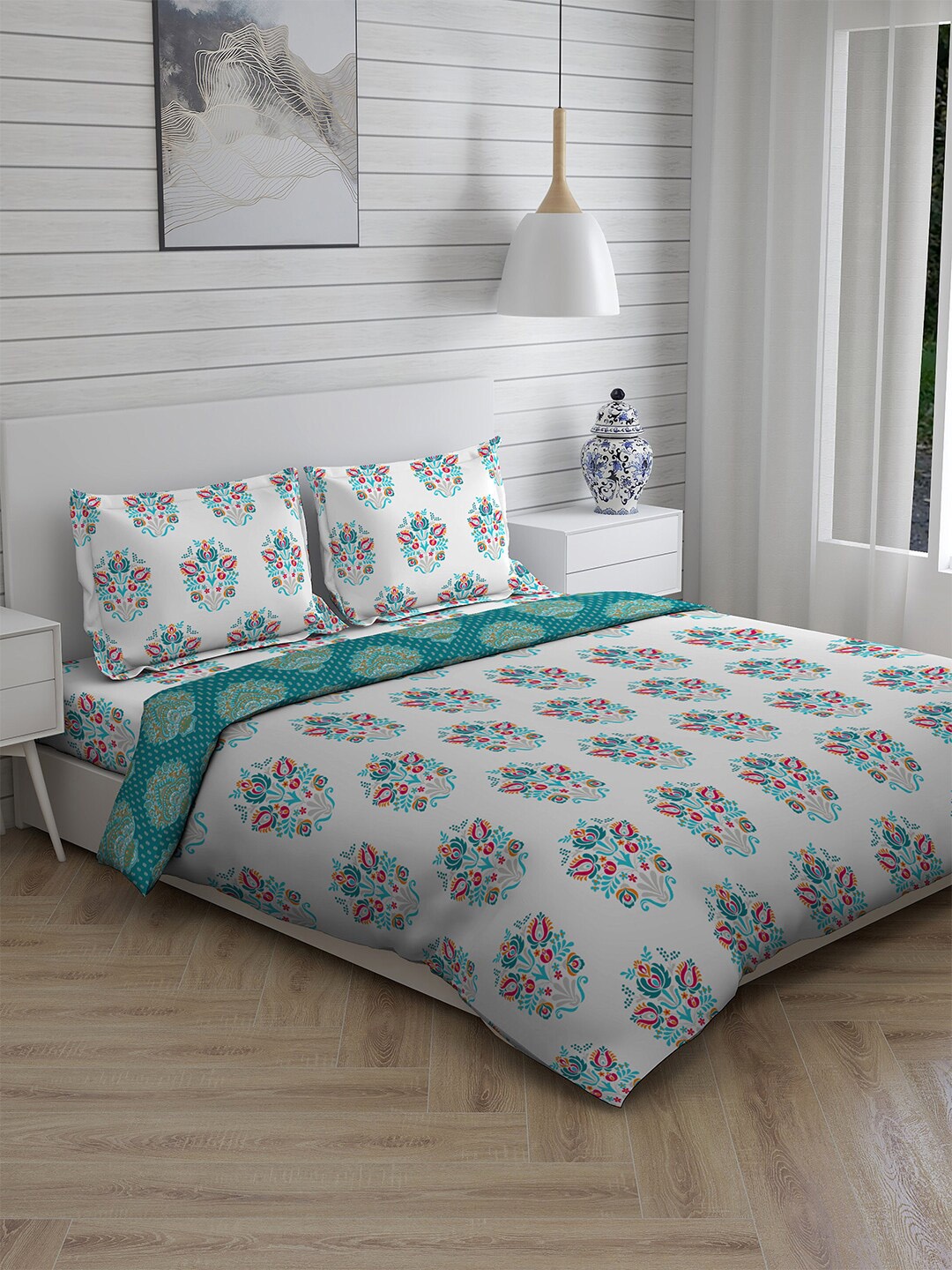 

Layers Green & White Floral Printed Bedding Set