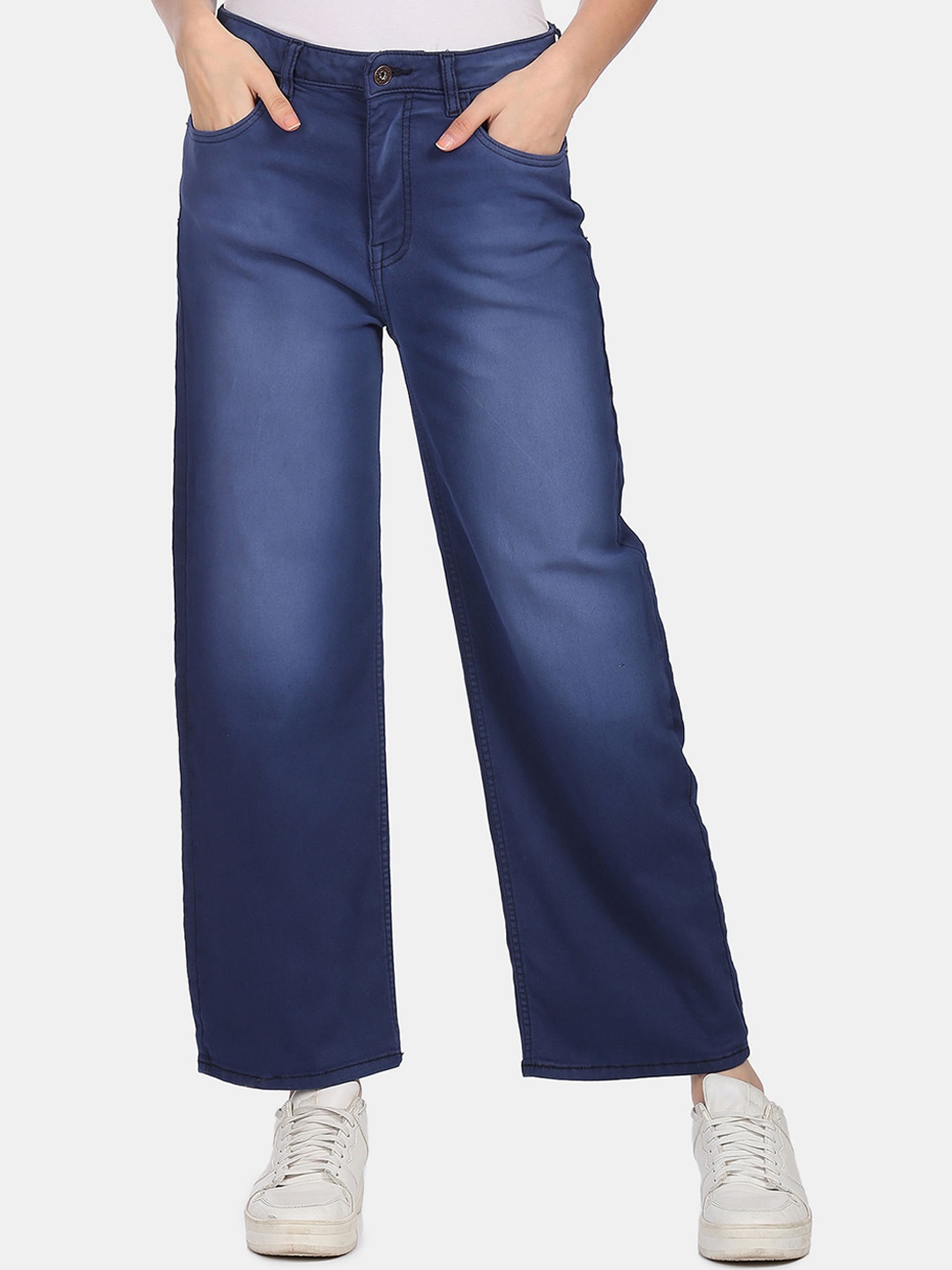 

Sugr Women Blue Light Fade Mid Rise Stone Wash Flared Jeans