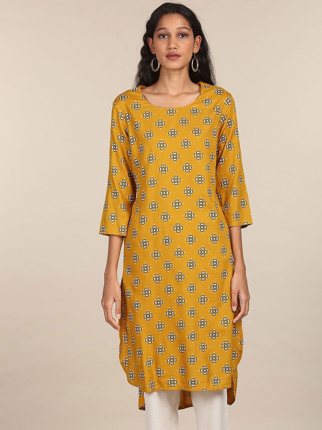 

Karigari Women Mustard Yellow Geometric Printed Round Neck Kurta