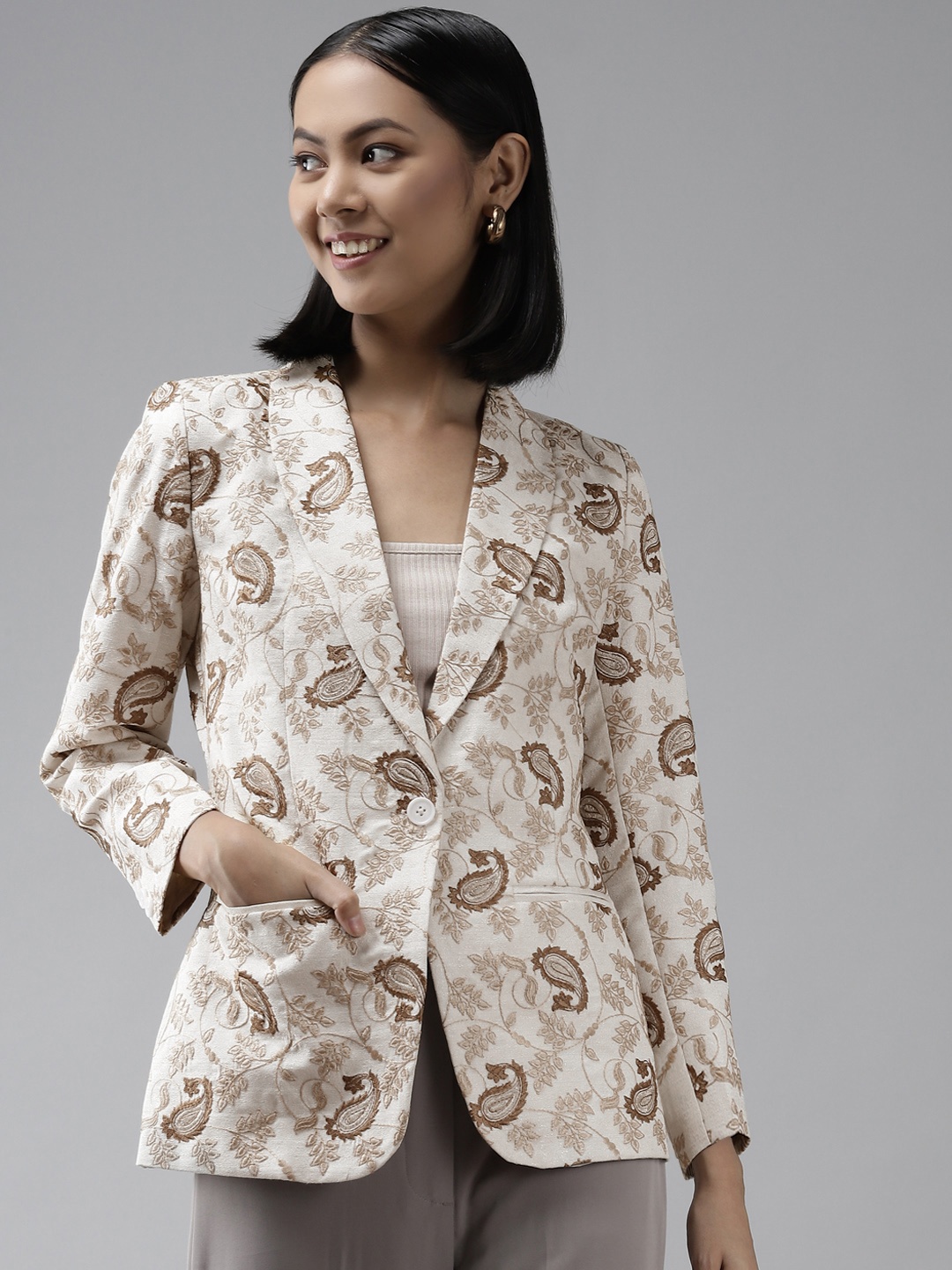 

Shaftesbury London Women Cream-Coloured Paisley Design Slim Fit Single-Breasted Blazer