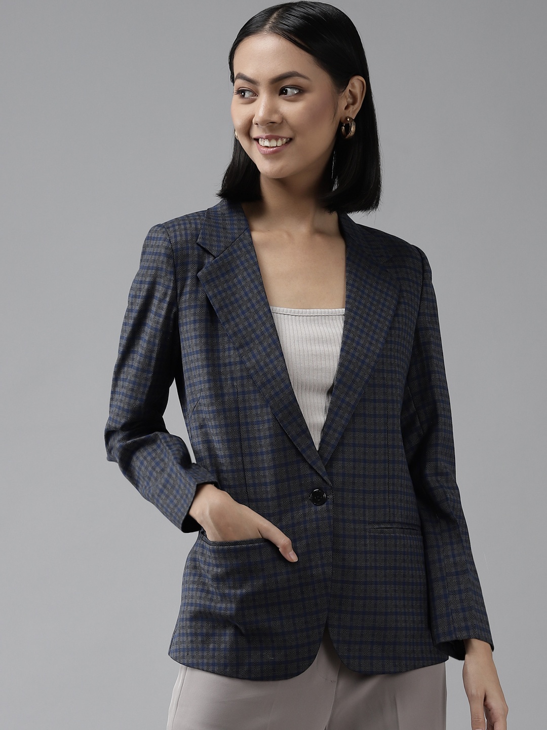 

Shaftesbury London Women Charcoal Grey Checked Slim-Fit Single-Breasted Formal Blazer