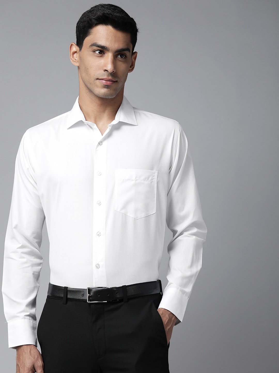 

Shaftesbury London Men White Smart Slim Fit Semiformal Shirt