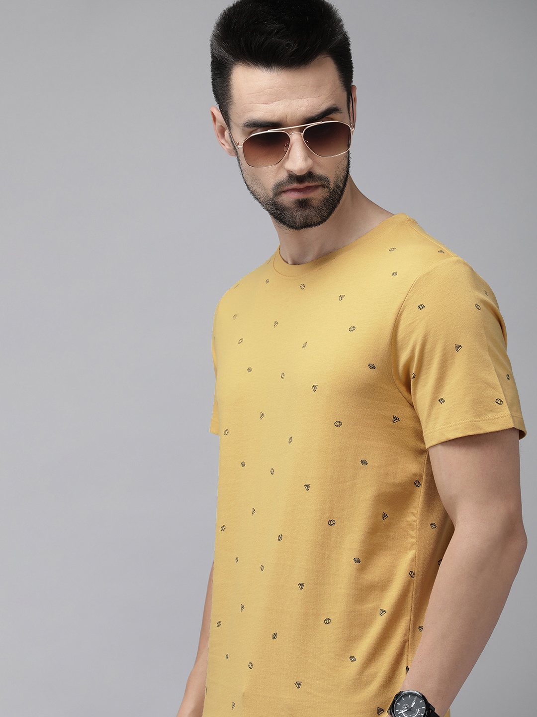 

The Roadster Lifestyle Co Men Yellow Printed Pure Cotton T-shirt