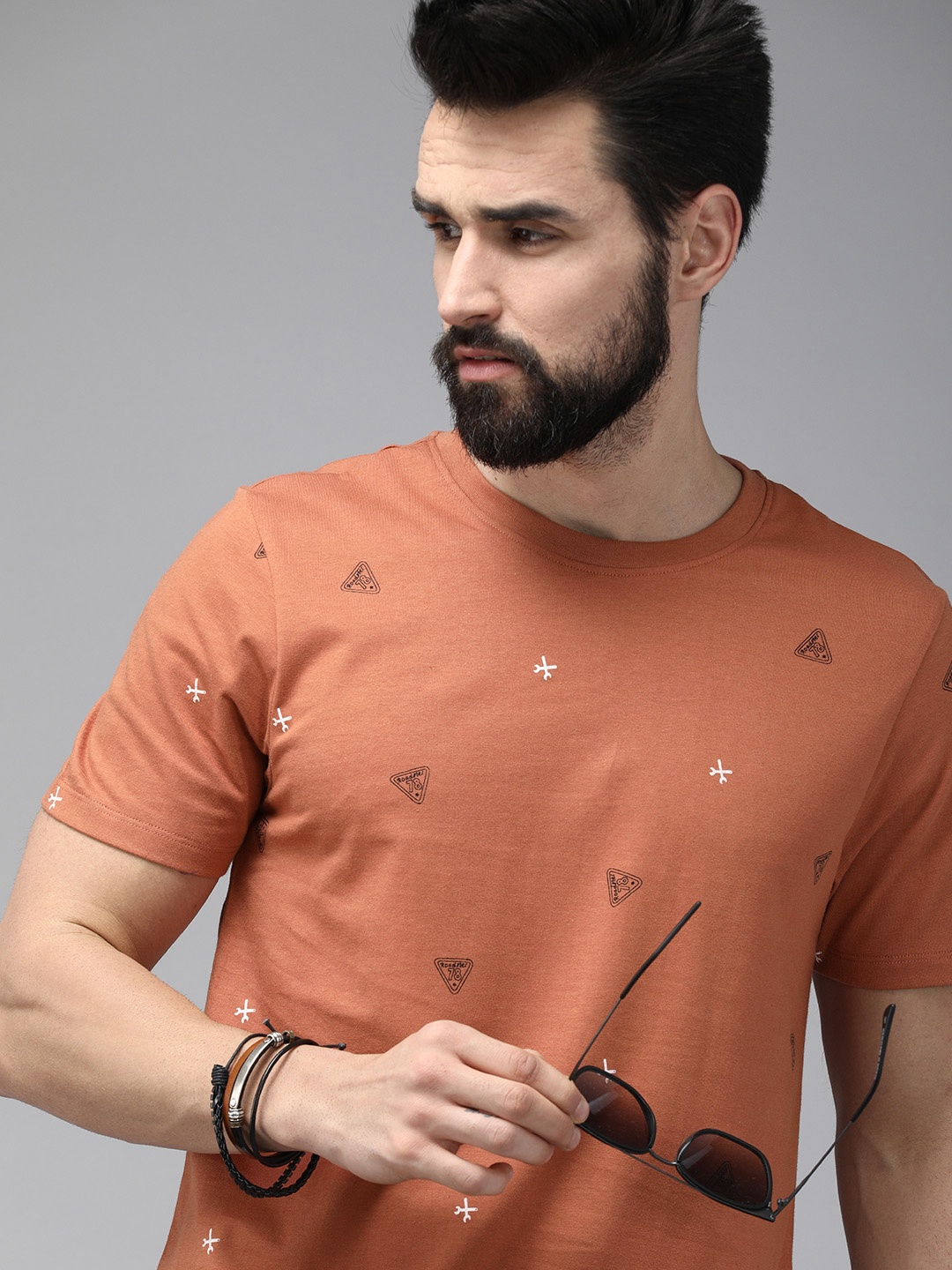 

The Roadster Lifestyle Co Men Brown Printed Pure Cotton T-shirt