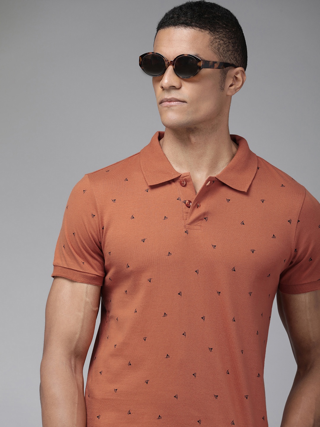 

The Roaster Lifestyle Co. Men Brown & Black Printed Pure Cotton Polo Collar T-shirt