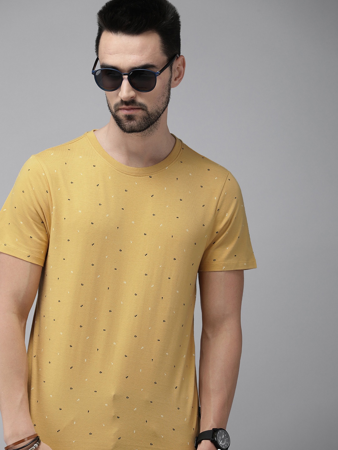 

The Roadster Lifestyle Co Men Mustard Yellow Printed Pure Cotton T-shirt