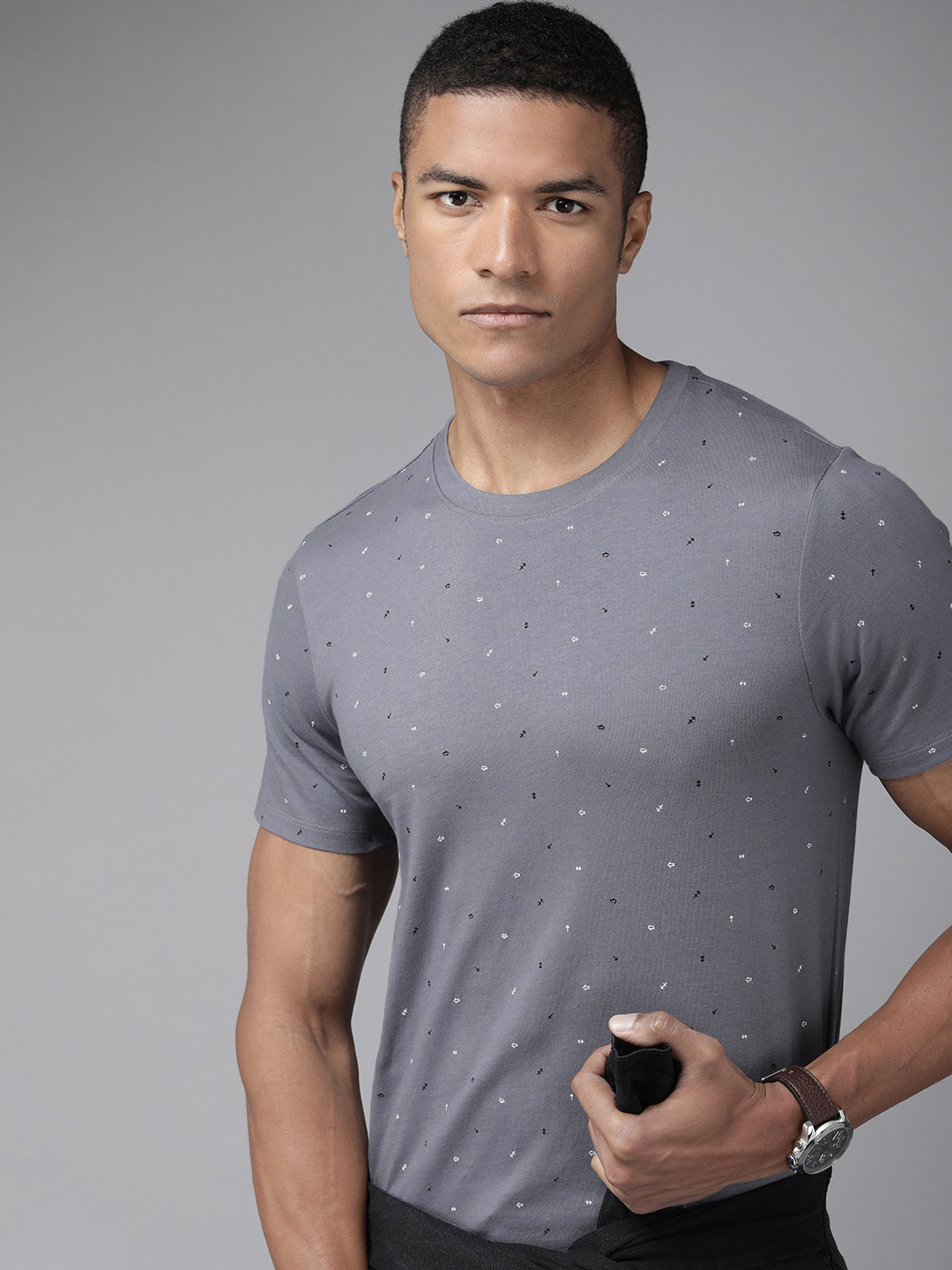 

Roadster Men Grey & White Printed Pure Cotton T-shirt