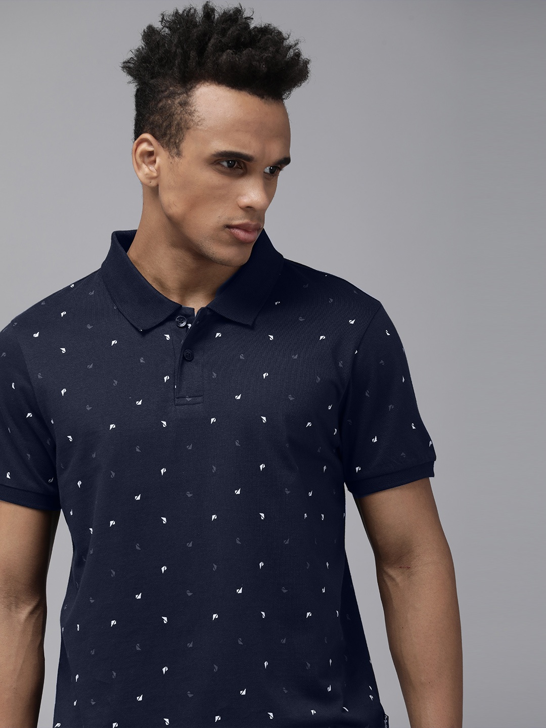 

Roadster Men Navy Blue & White Geometric Printed Pure Cotton T-shirt