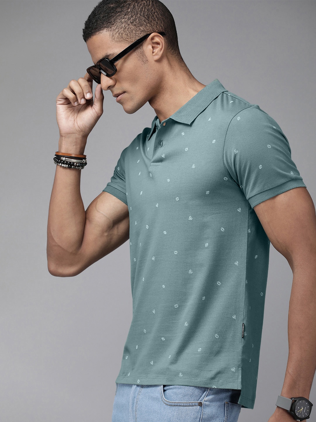 

Roadster Men Blue & White Geometric Printed Pure Cotton T-shirt
