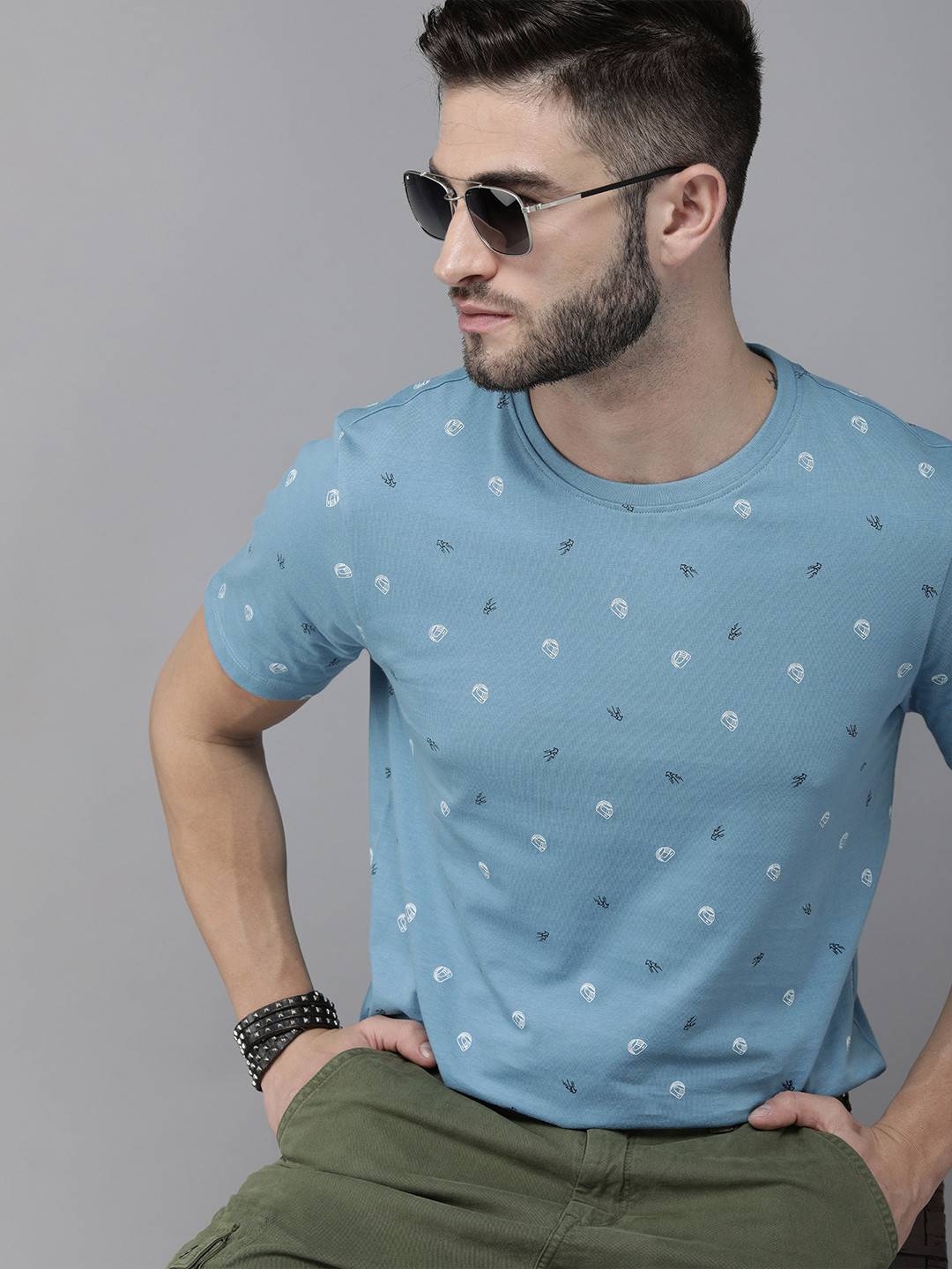 

The Roadster Lifestyle Co Men Blue Geometric Printed Pure Cotton Casual T-shirt