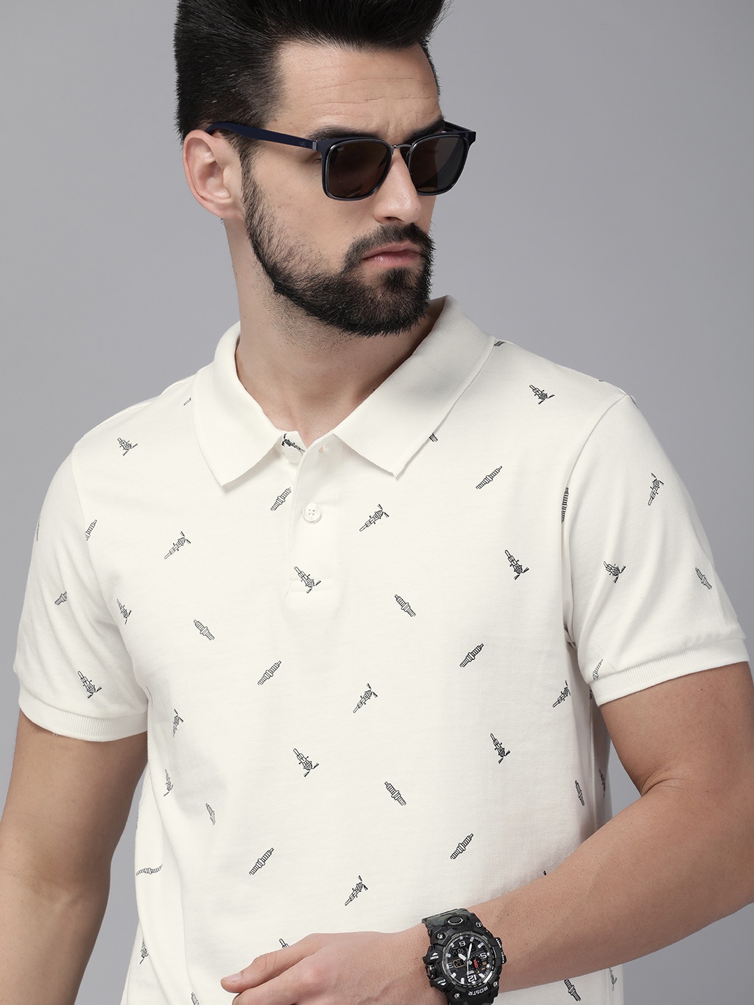 

Roadster Men Off-White & Black Conversational Printed Pure Cotton T-shirt
