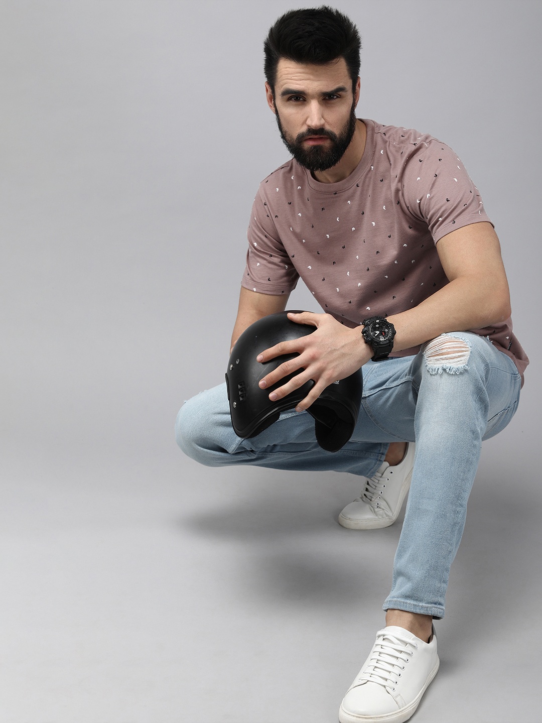 

The Roadster Lifestyle Co Men Mauve Printed Pure Cotton T-shirt