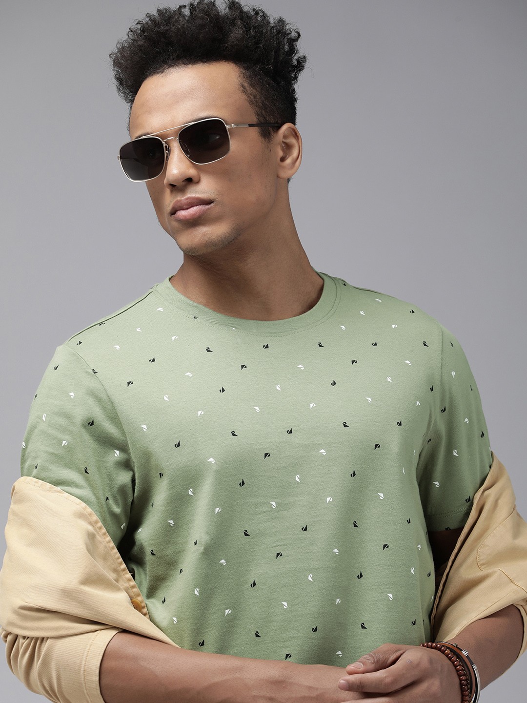 

The Roadster Lifestyle Co. Men Green Printed Slim Fit Pure Cotton Casual T-shirt