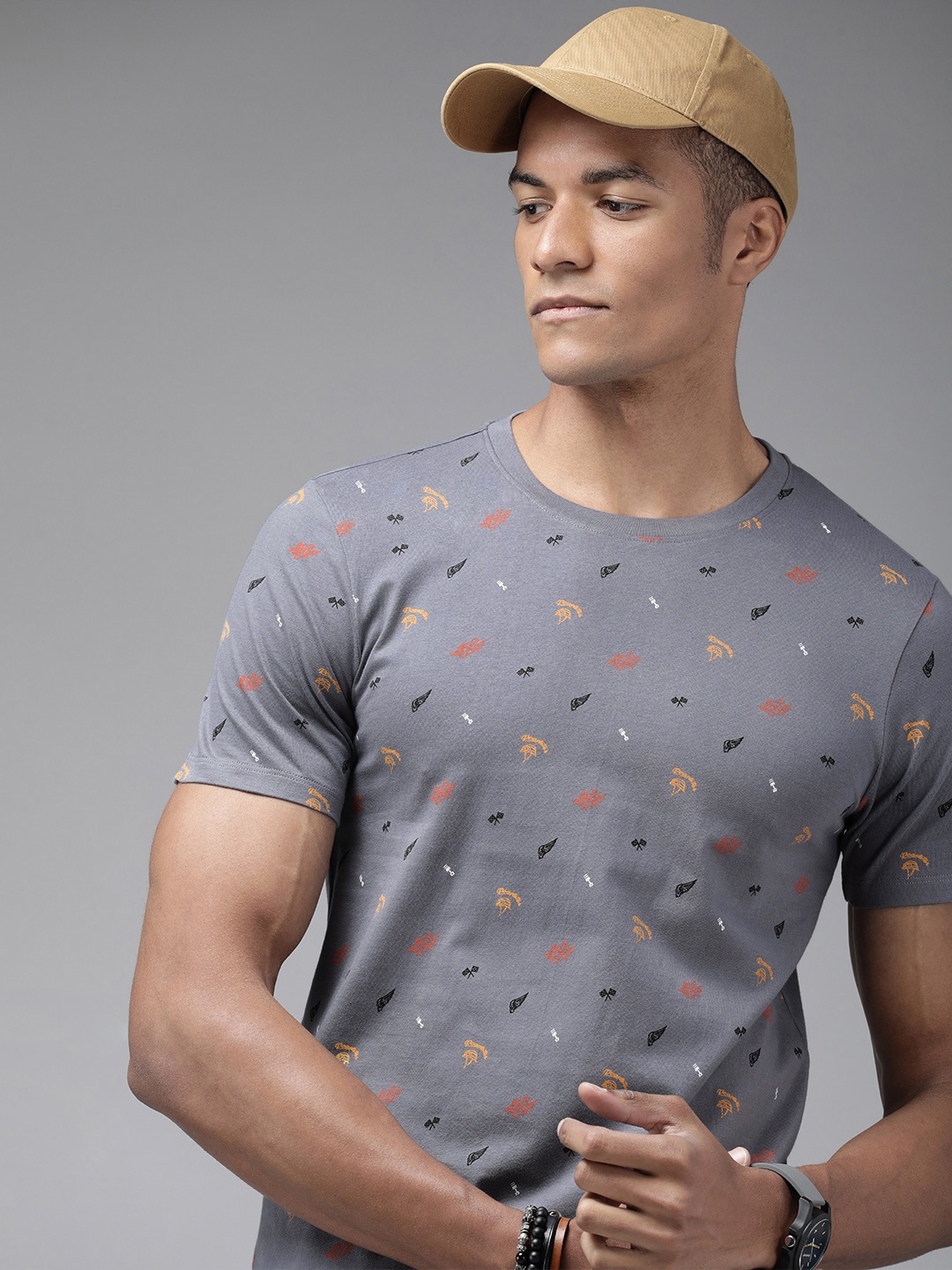 

Roadster Men Grey Printed Pure Cotton T-shirt
