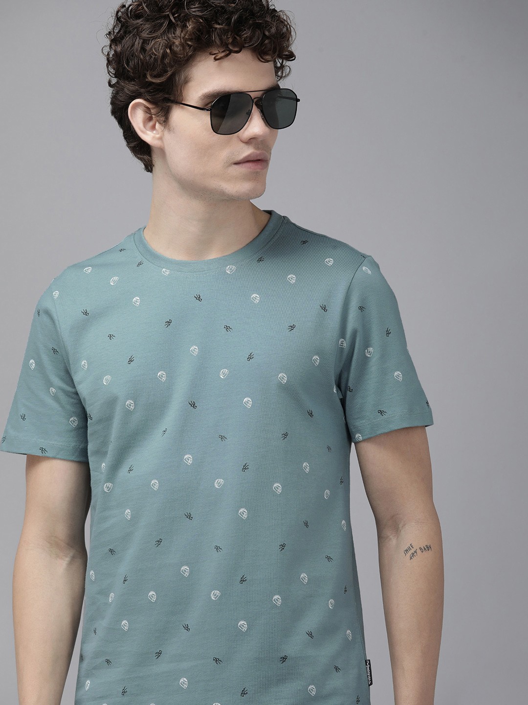 

The Roadster Lifestyle Co Men Blue & White Printed Pure Cotton T-shirt