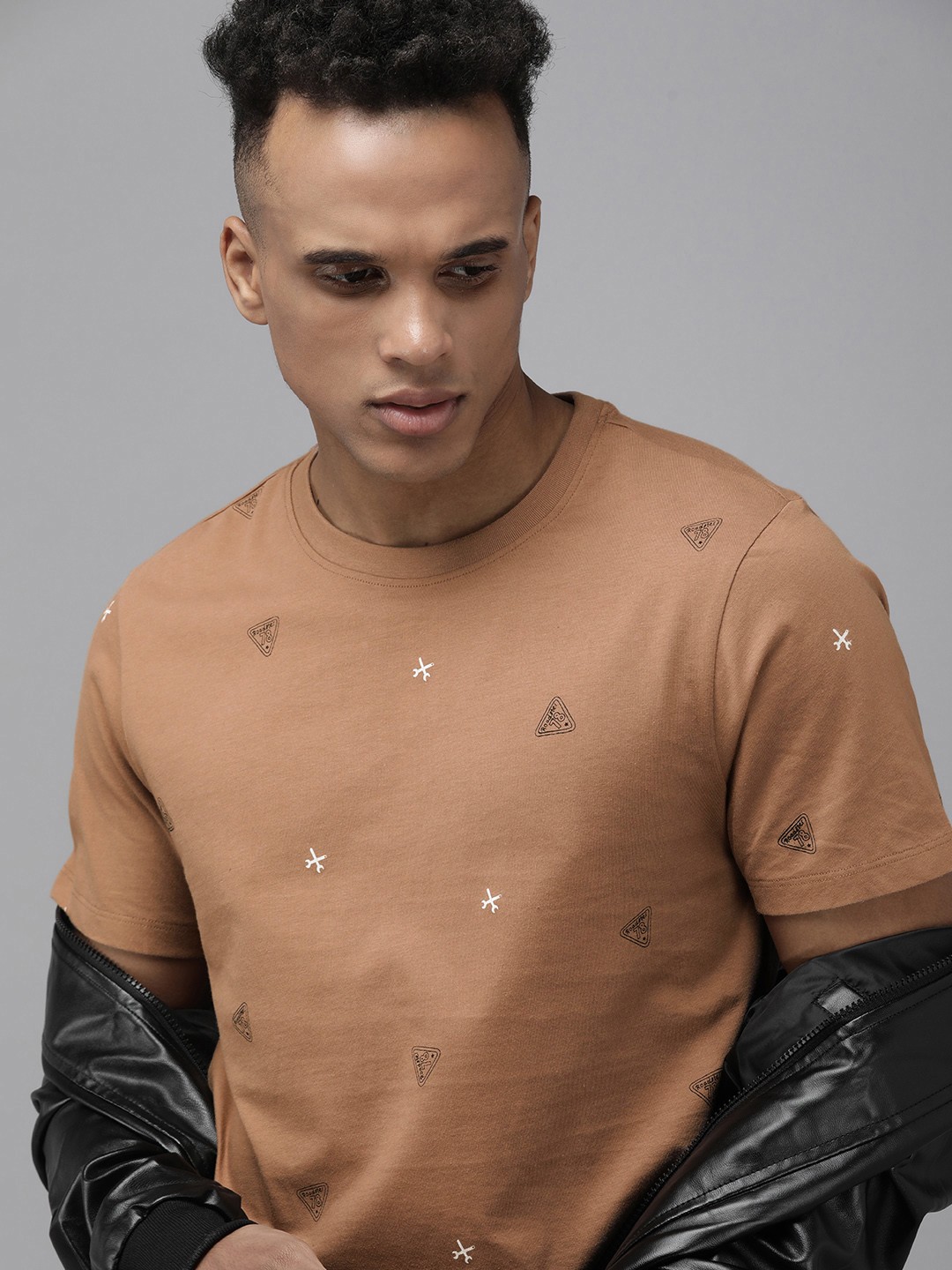 

The Roadster Lifestyle Co. Men Brown Printed Slim Fit Pure Cotton Casual T-shirt
