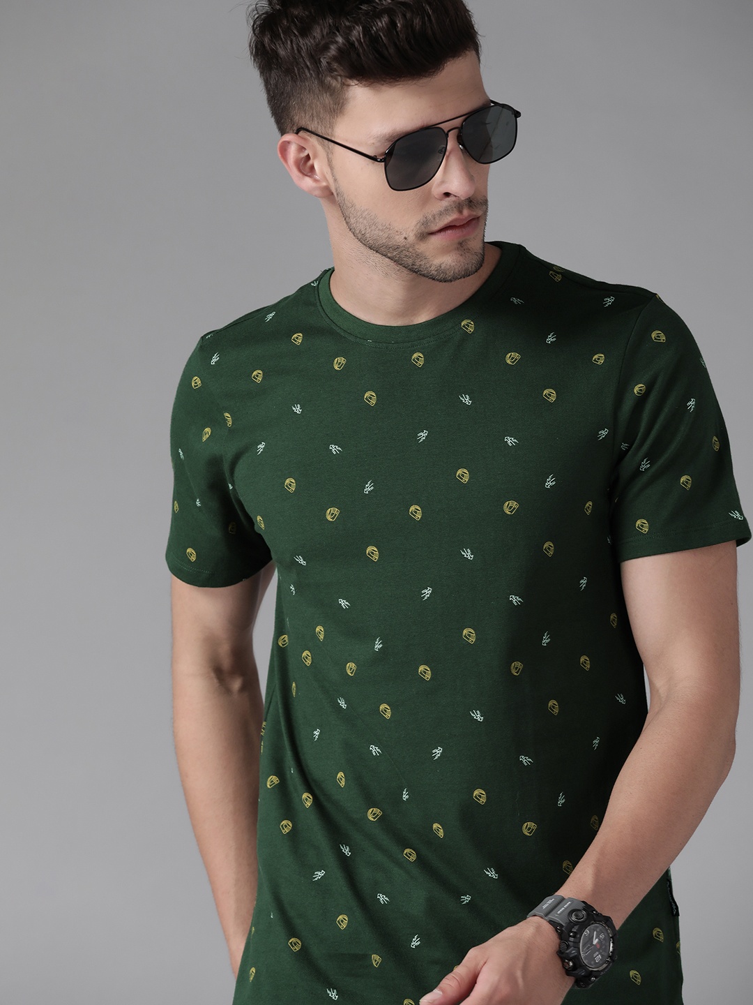 

Roadster Men Green & Mustard Yellow Conversational Print Pure Cotton T-shirt