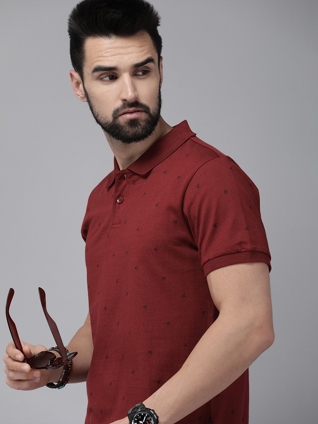 

Roadster Men Burgundy & Black Geometric Printed Pure Cotton T-shirt