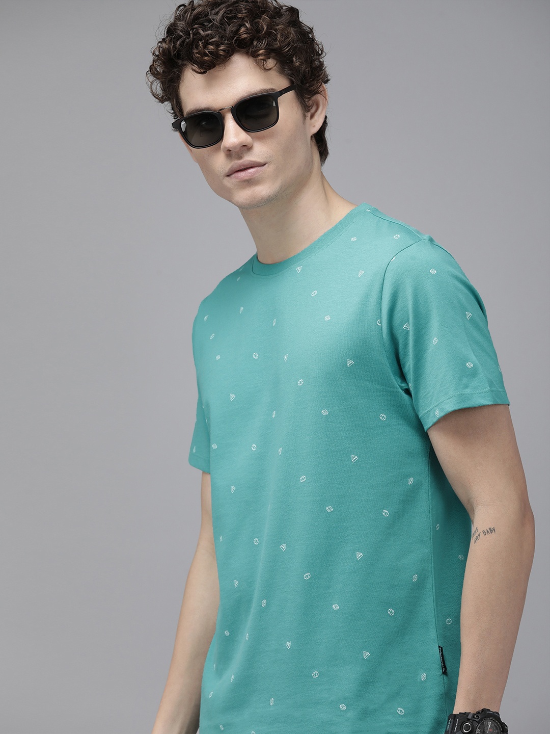 

The Roadster Lifestyle Co Men Green & White Printed Pure Cotton T-shirt