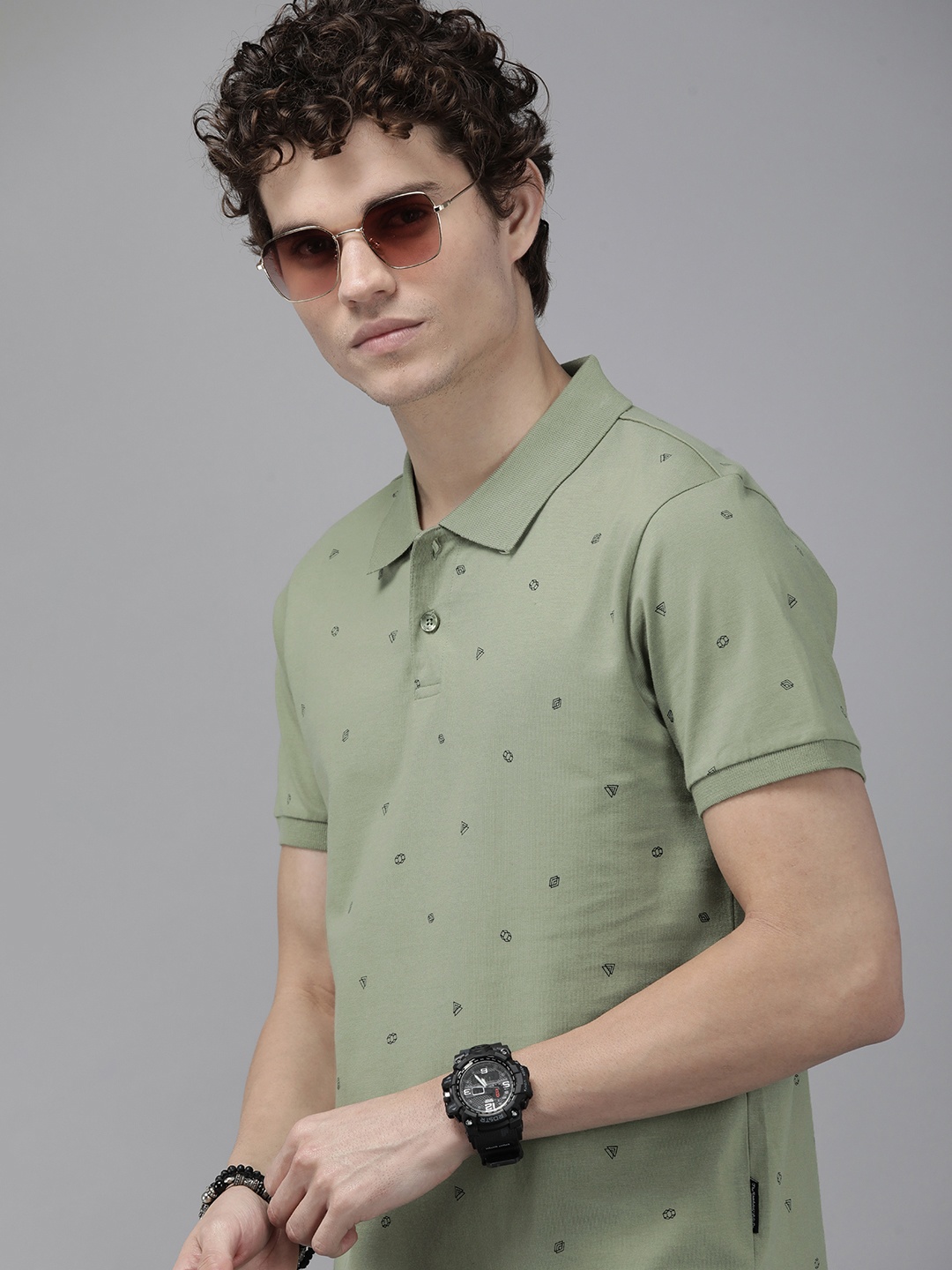 

The Roadster Lifestyle Co Men Olive Green & Black Printed Polo Collar Pure Cotton T-shirt