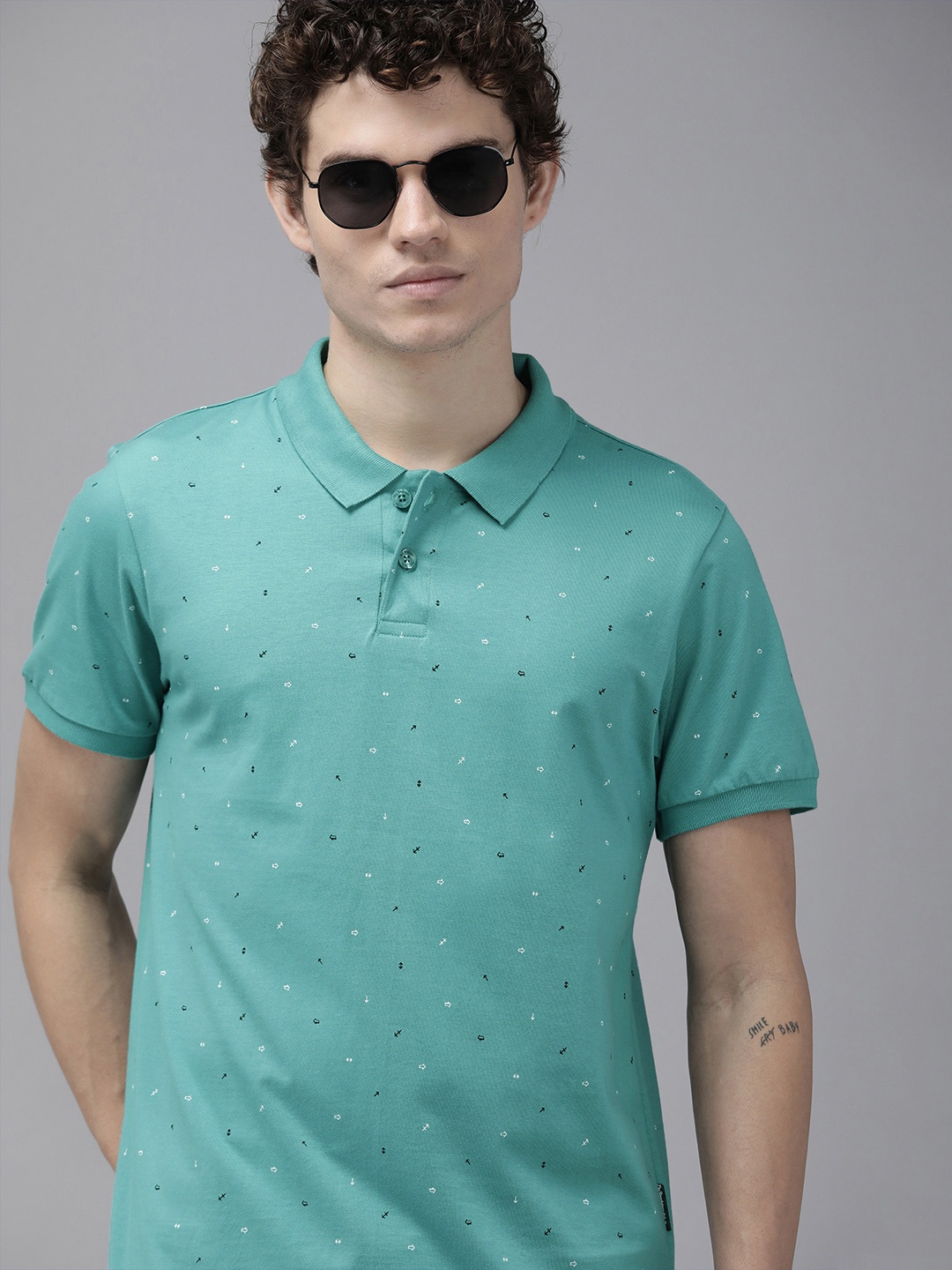 

Roadster Men Green Geometric Printed Polo Collar Pure Cotton Slim Fit T-shirt