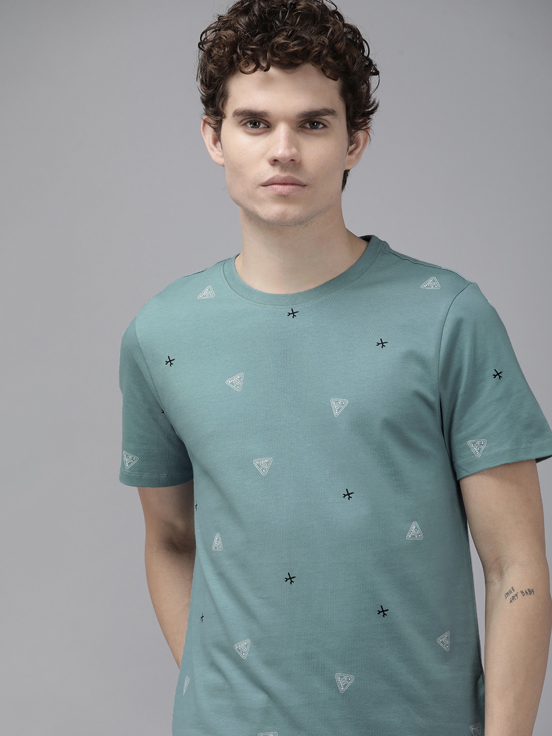 

The Roadster Lifestyle Co Men Blue & White Printed Pure Cotton T-shirt