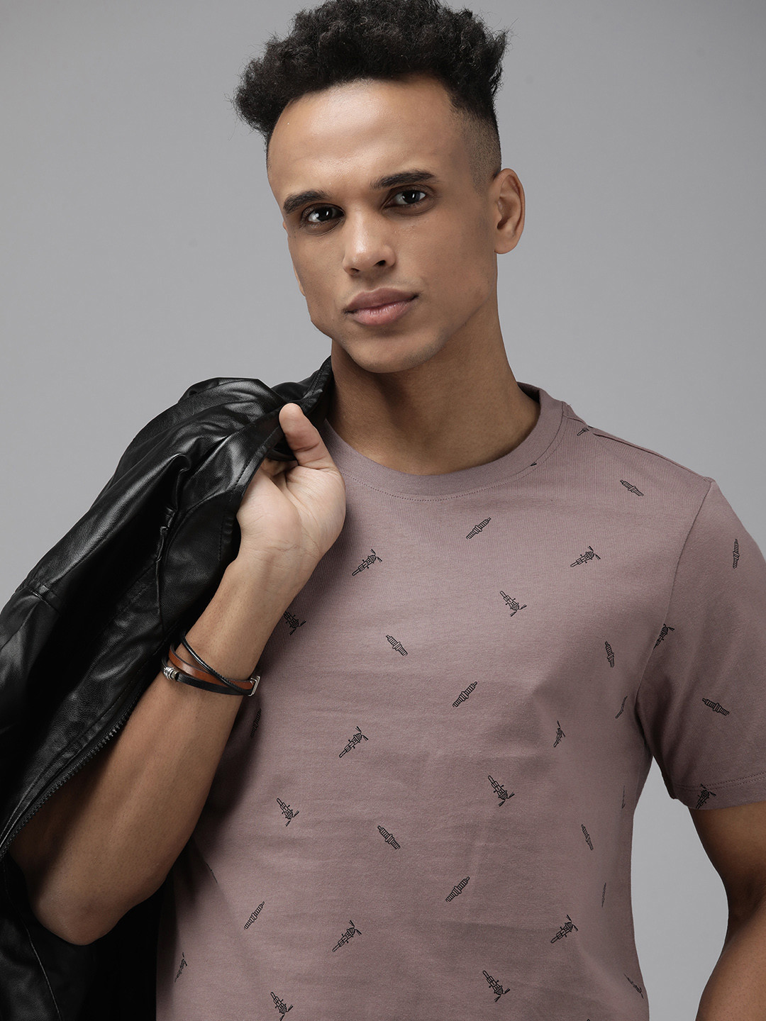 

The Roadster Lifestyle Co. Men Mauve Printed Slim Fit Pure Cotton Casual T-shirt