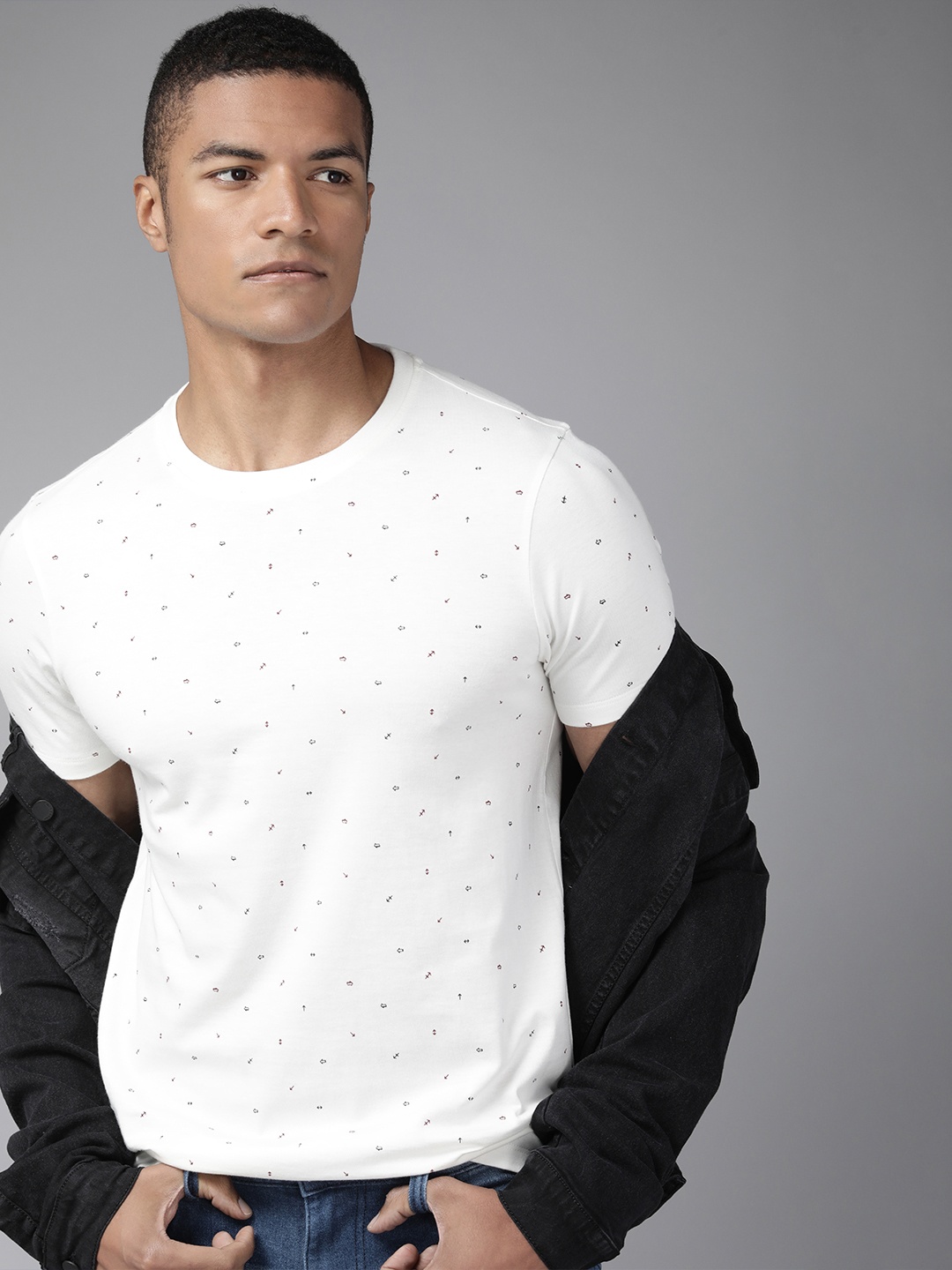 

Roadster Men White & Black Printed Pure Cotton T-shirt
