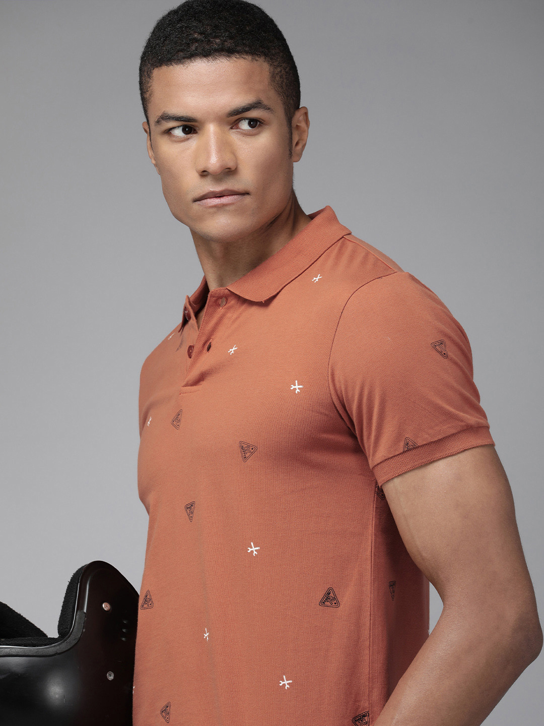 

Roadster Men Brown & Black Brand Logo Printed Pure Cotton T-shirt