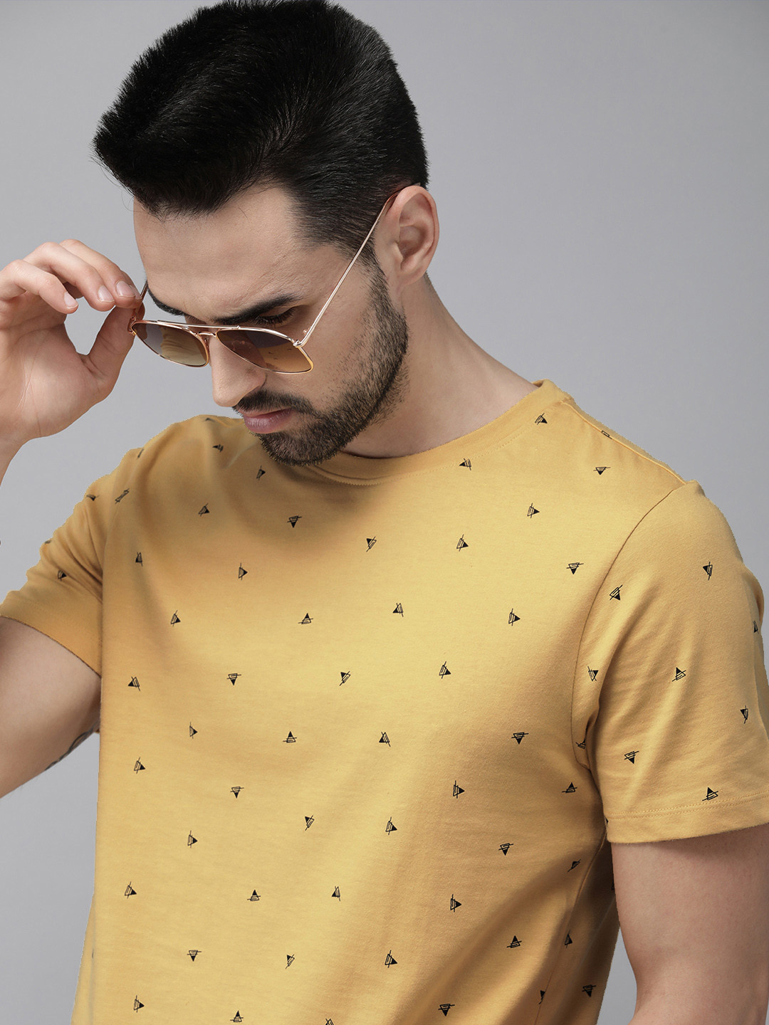 

The Roadster Lifestyle Co Men Yellow Printed Pure Cotton T-shirt