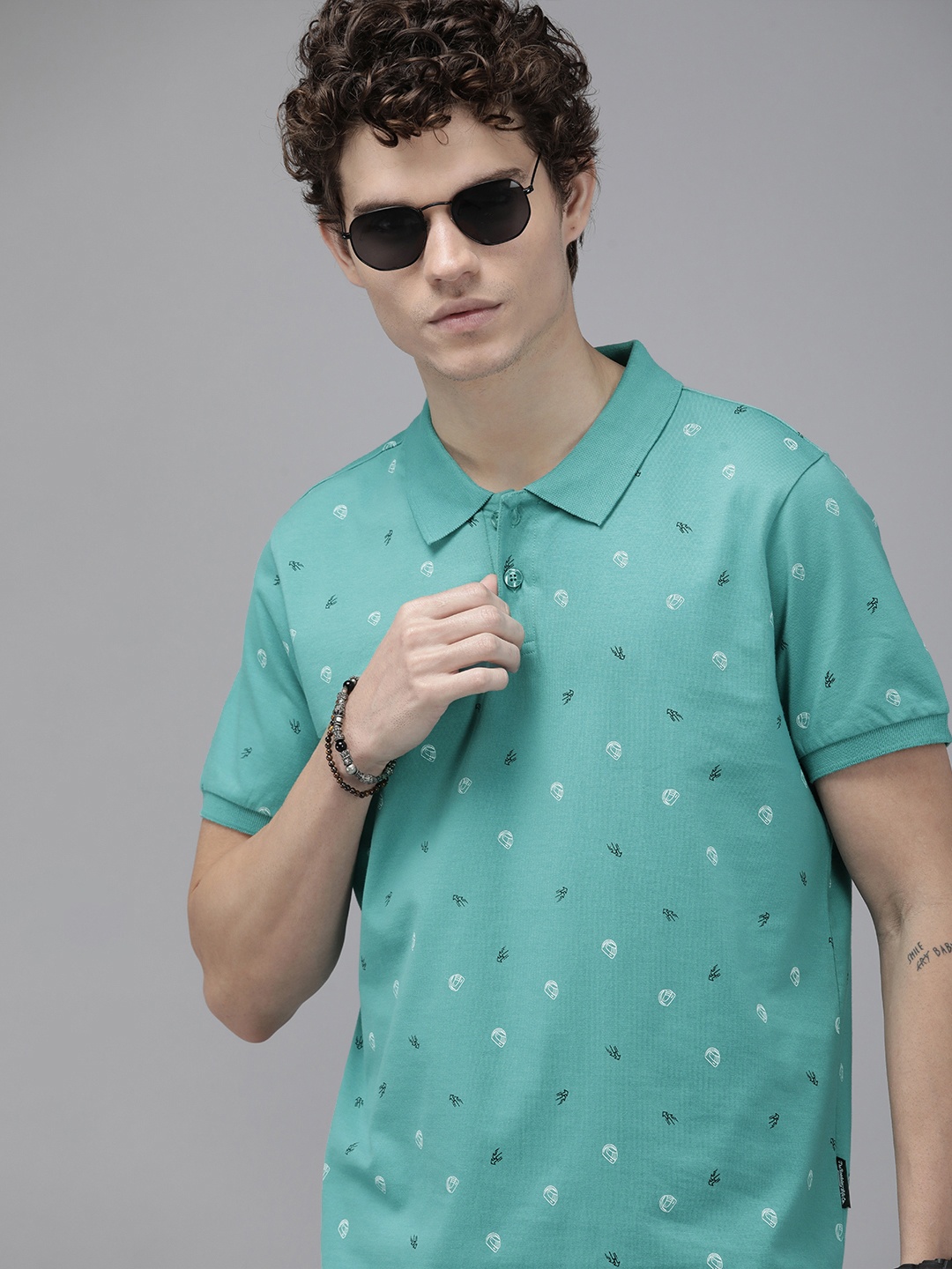 

Roadster Men Green Conversational Printed Polo Collar Pure Cotton T-shirt