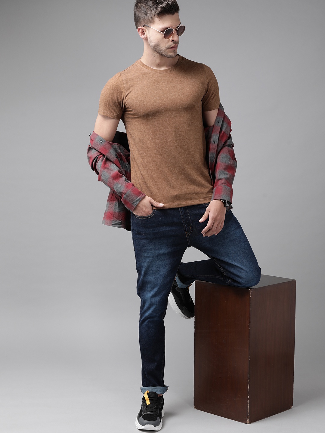 

Roadster Men Brown Solid T-shirt