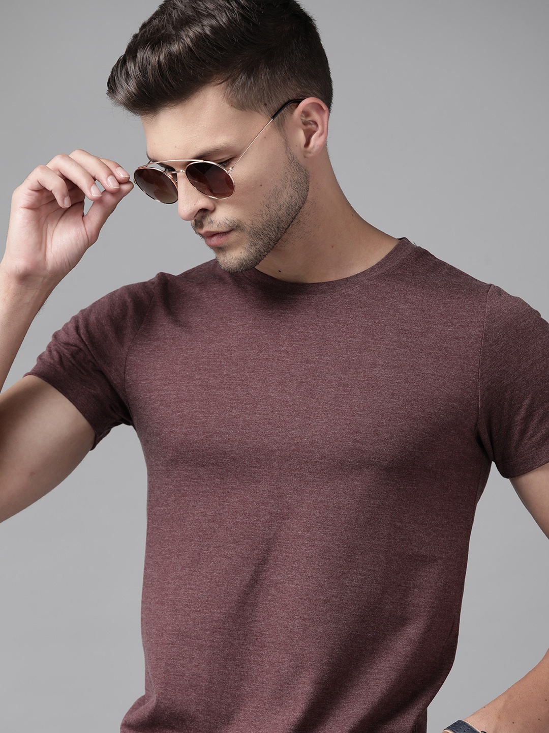 

Roadster Men Burgundy Solid T-shirt